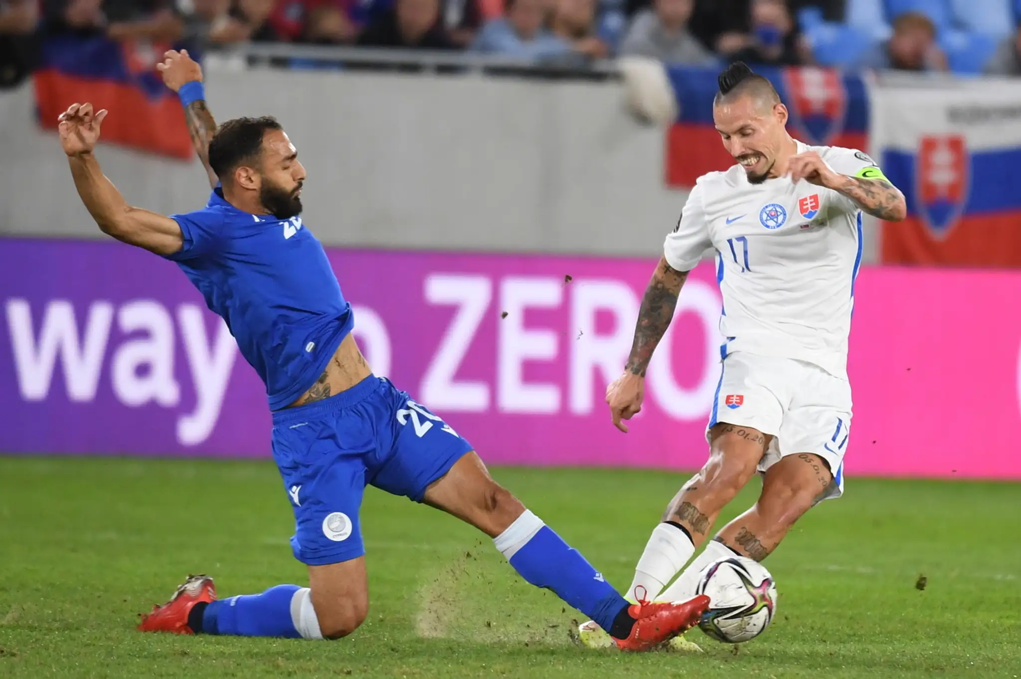 Sprava Marek Hamšík a Cyperčan Grigoris Kastanos v kvalifikácii MS 2022.