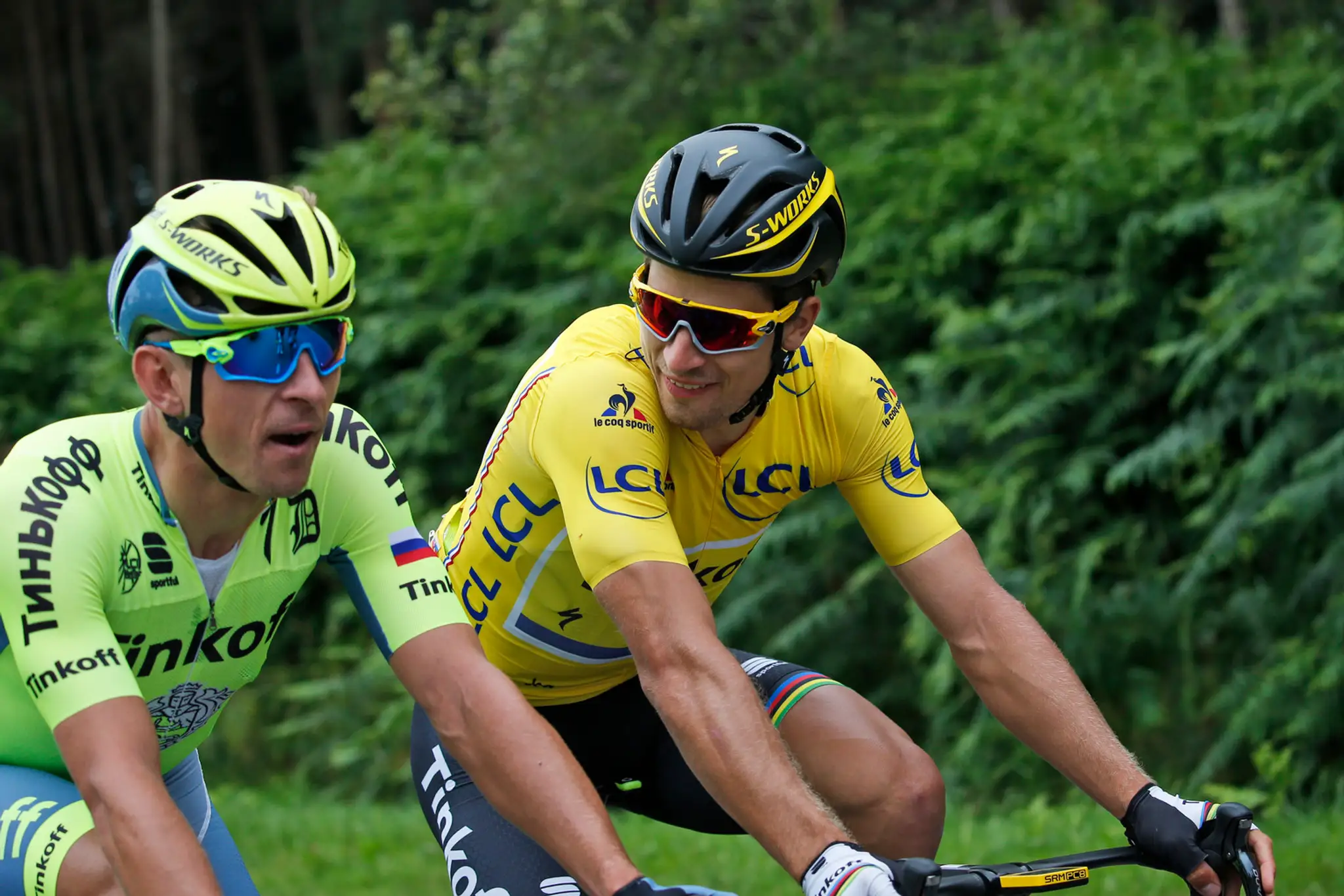  Peter Sagan v žltom tričku.