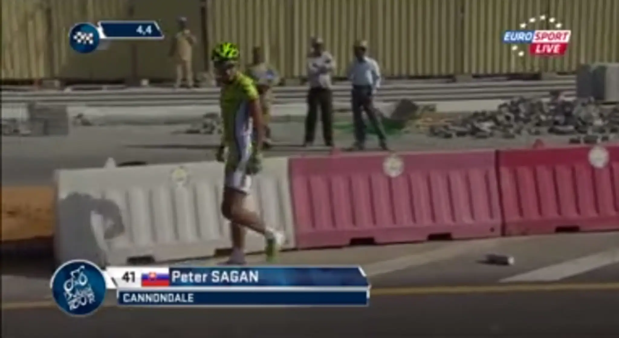 Sagan po páde v Dubaji.jpg