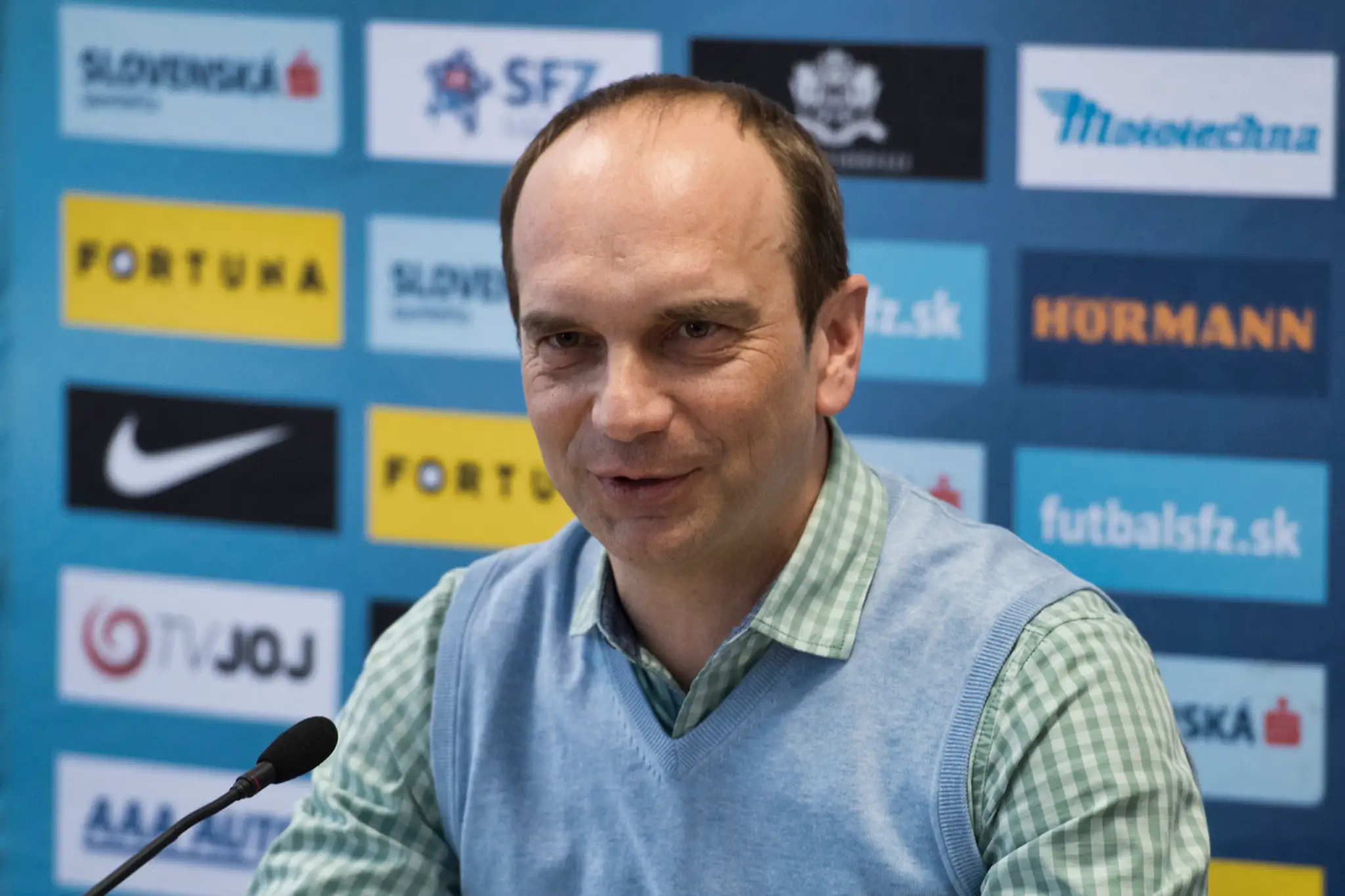 Tréner slovenskej futbalovej reprezentácie do 21 rokov Oto Brunegraf.