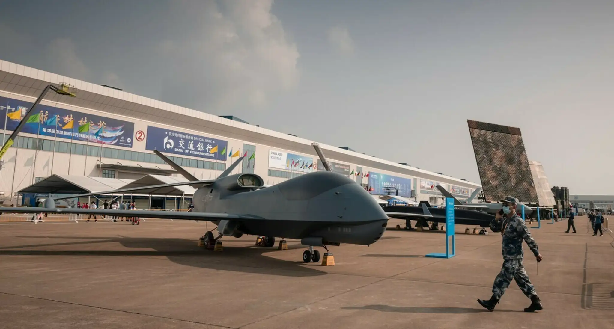 Čínsky dron typu WZ-8 vystavený na Airshow China 2021..jpg