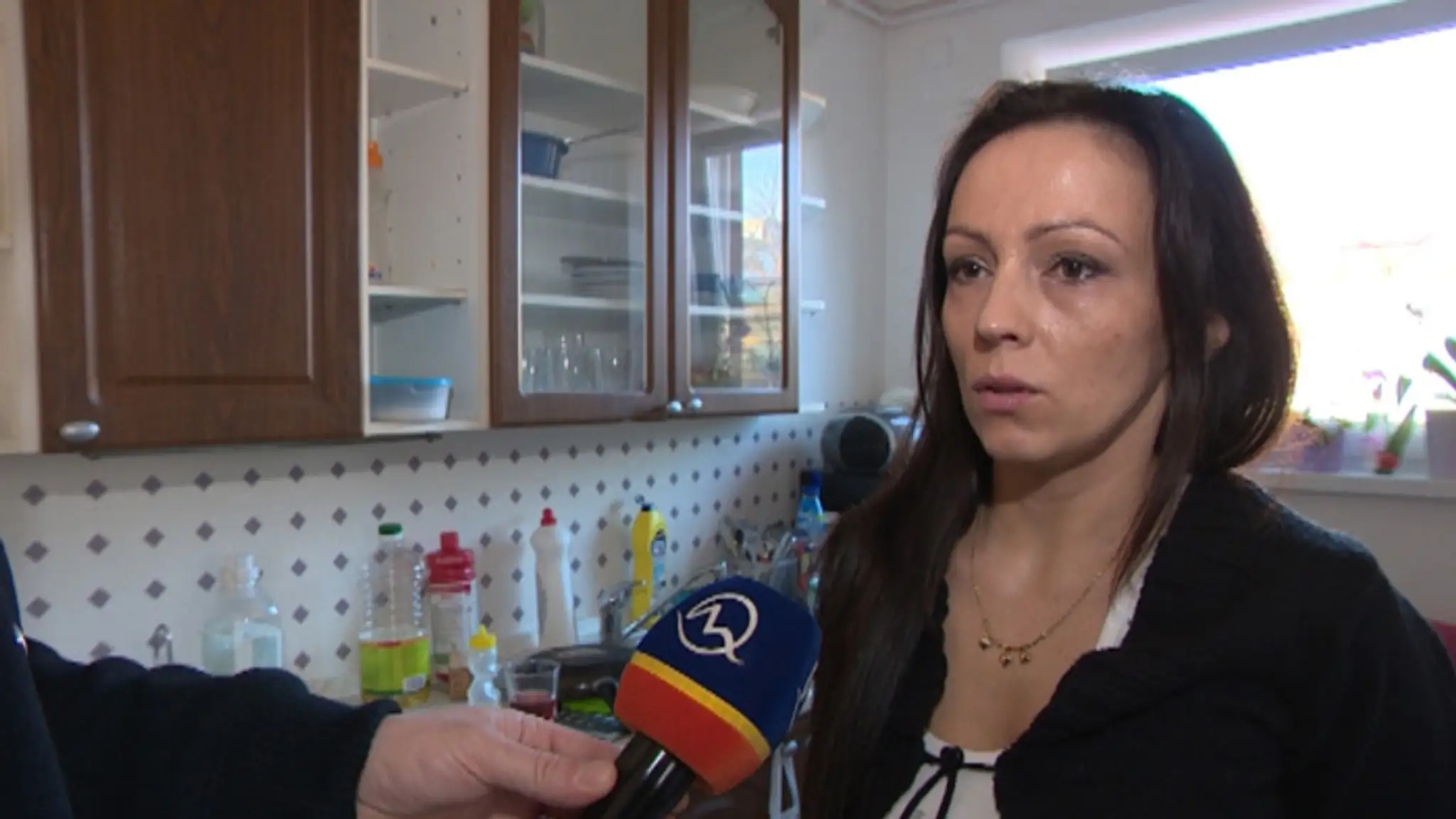Pani Katarína, ktorá mrzla v sanitke so synčekom.