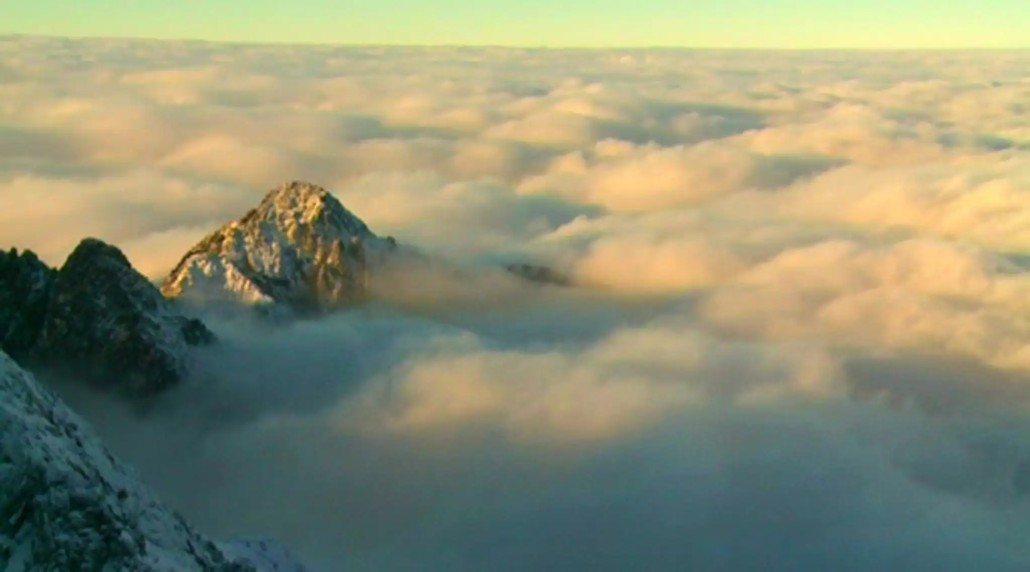 Vysoké Tatry v oblakoch