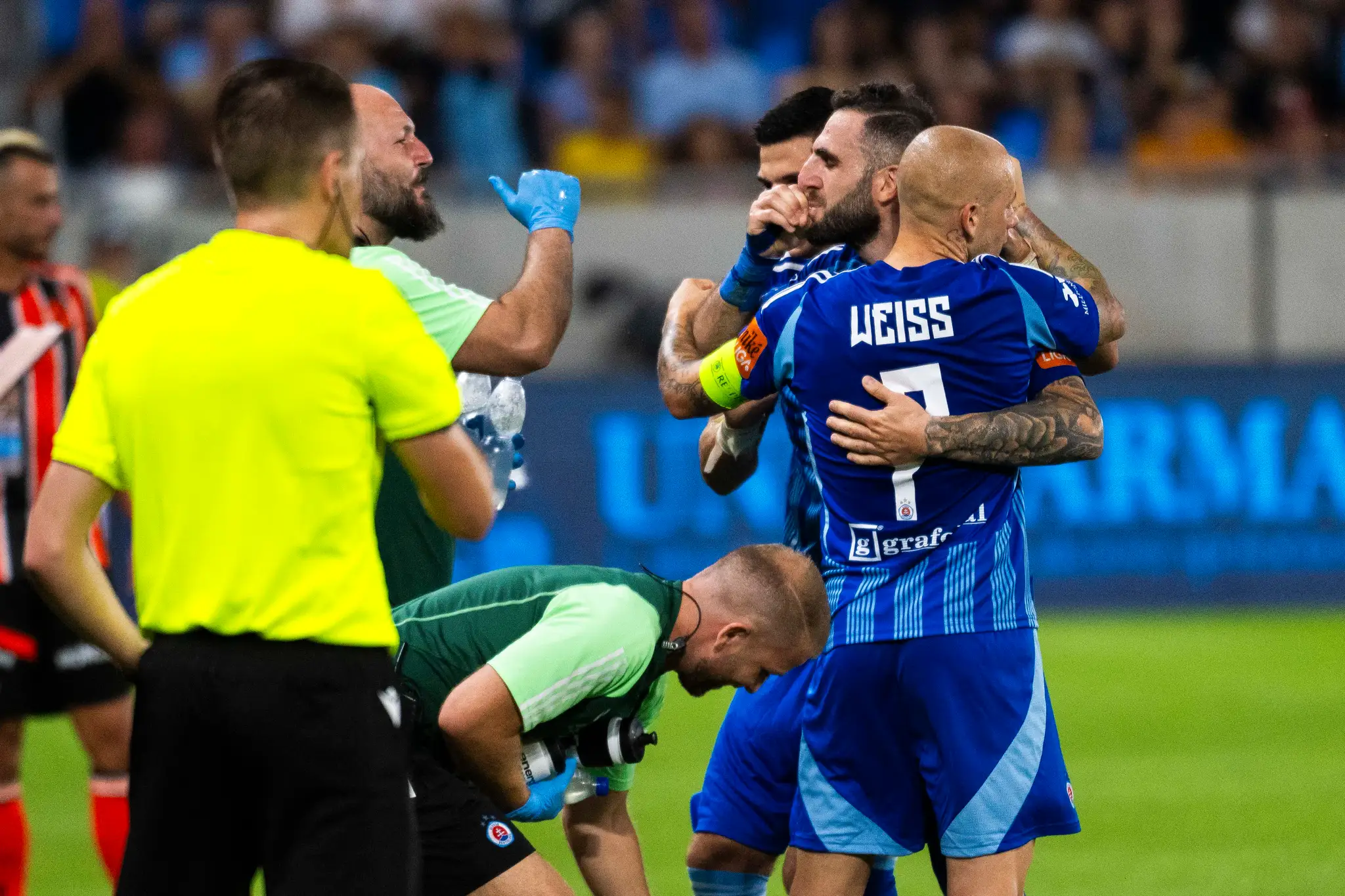 Hráči Slovana oslavujú gól v prvom zápase 3. predkola LM proti Apoelu Nikózia.
