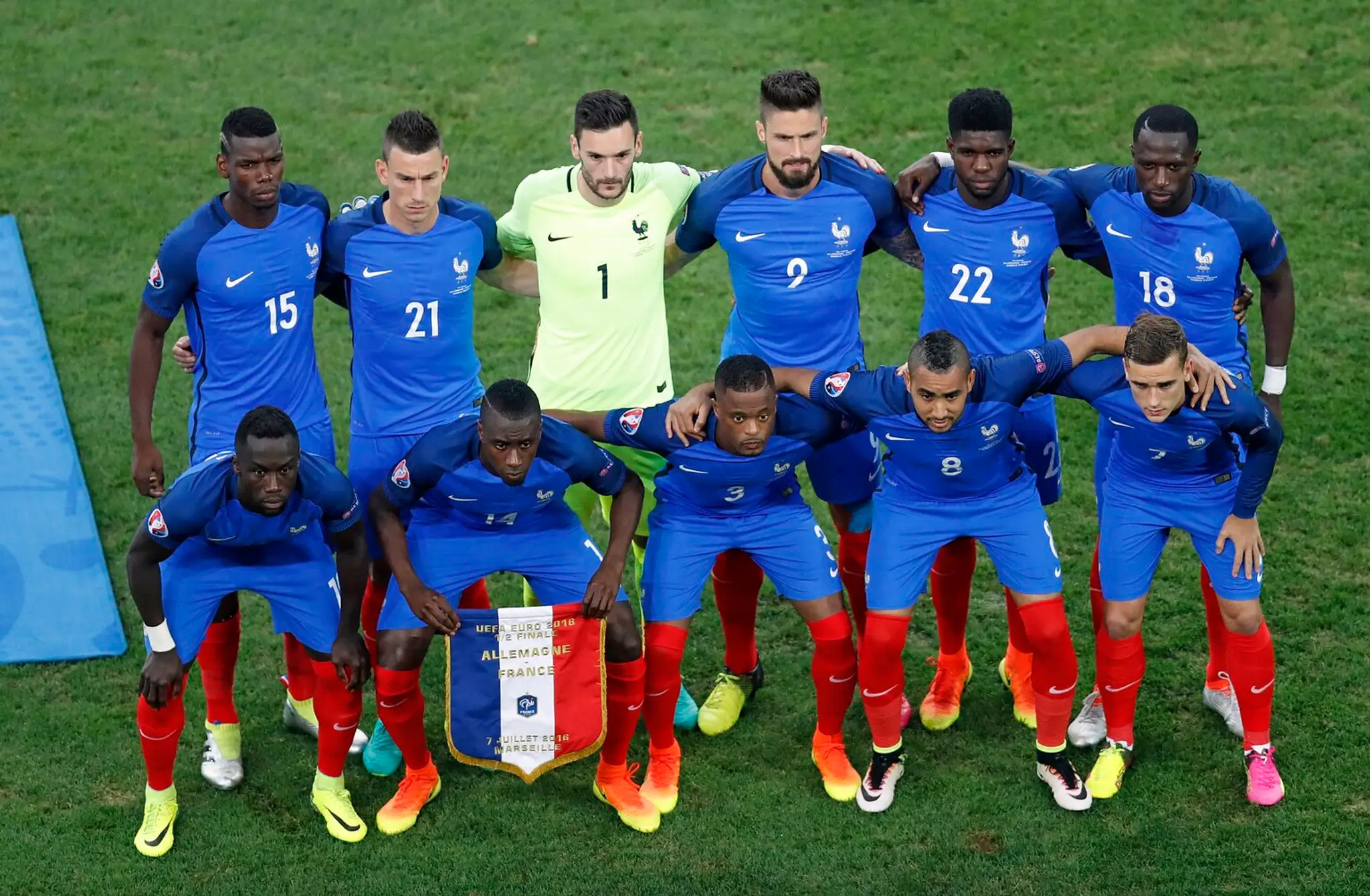 Francúzska reprezentácia pred semifinálovým duelom ME proti Nemecku.