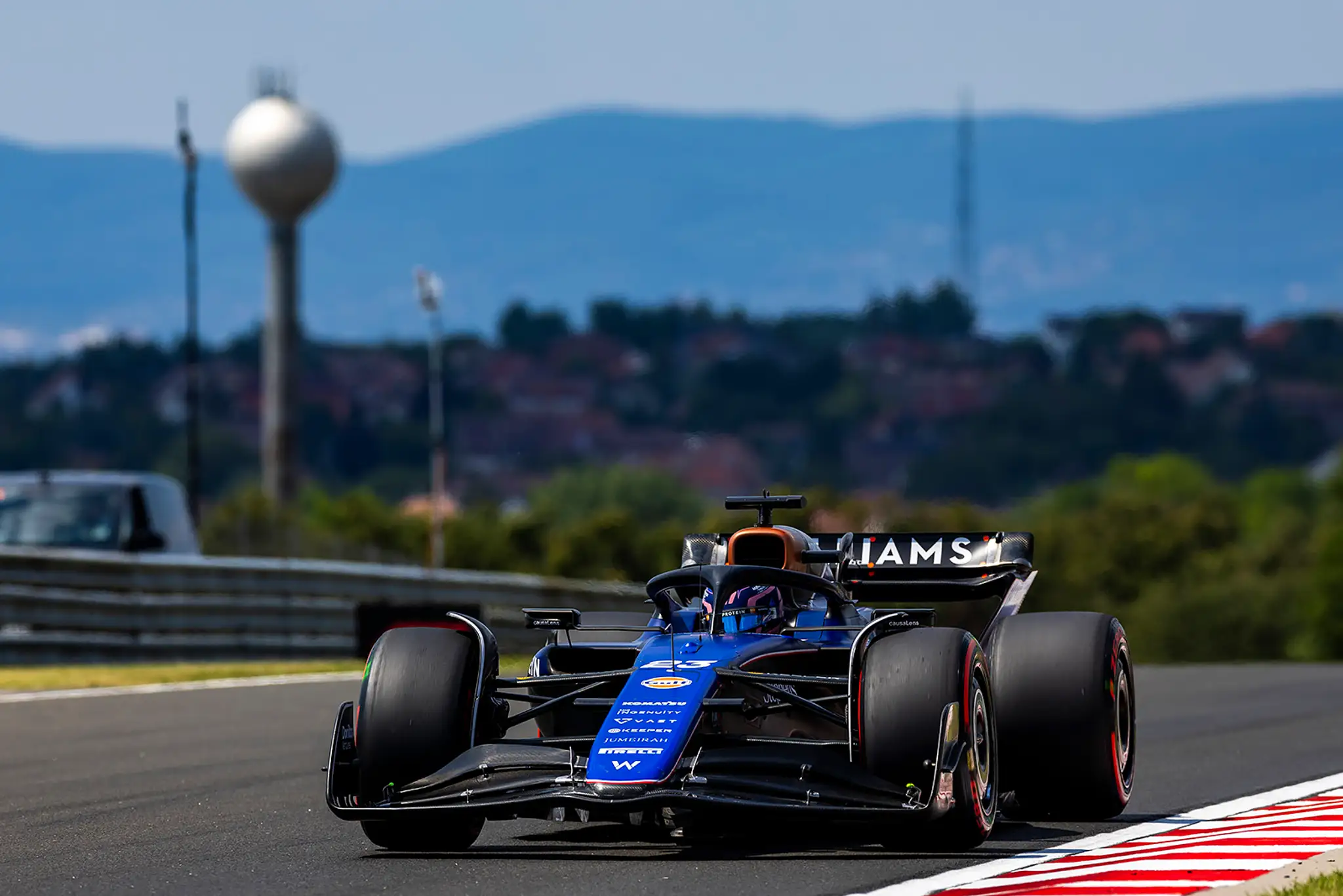 Alexander Albon na trati v Maďarsku.