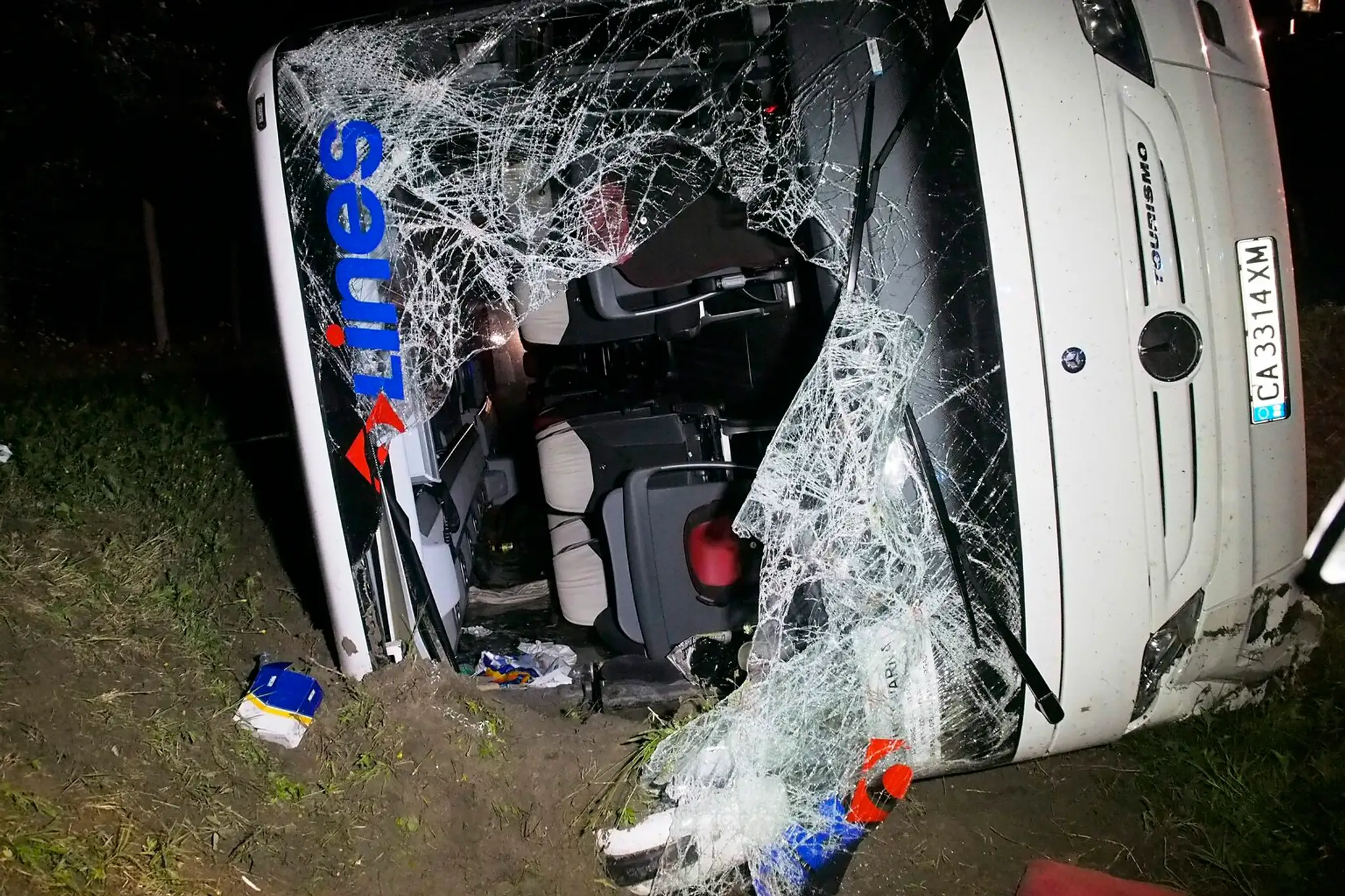 Pri nehode sa zranilo 21 ľudí