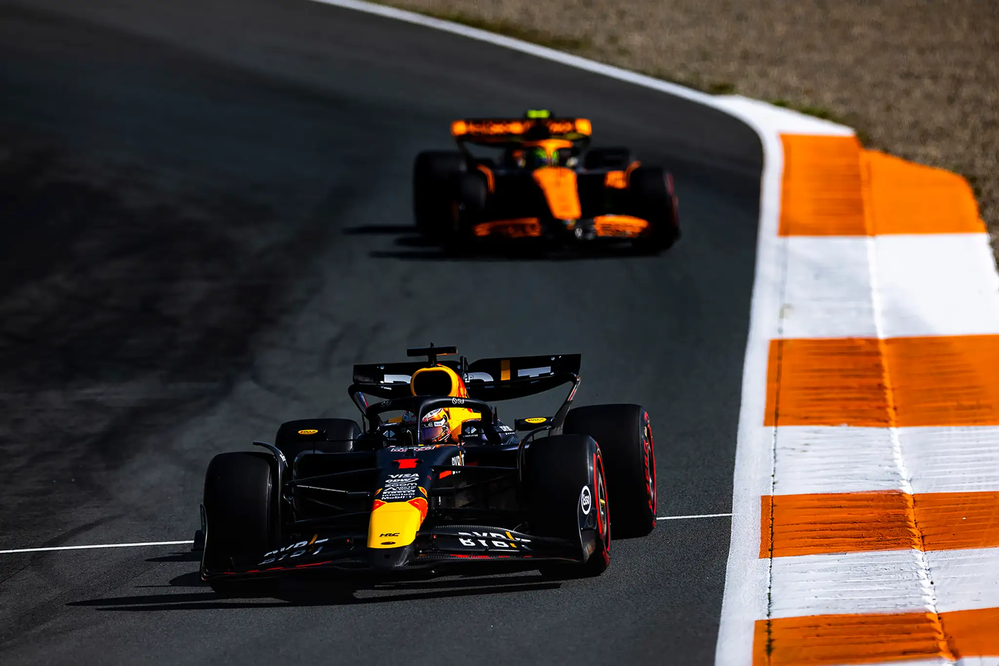 Holanďan Max Verstappen sa predstavil na domácej trati.