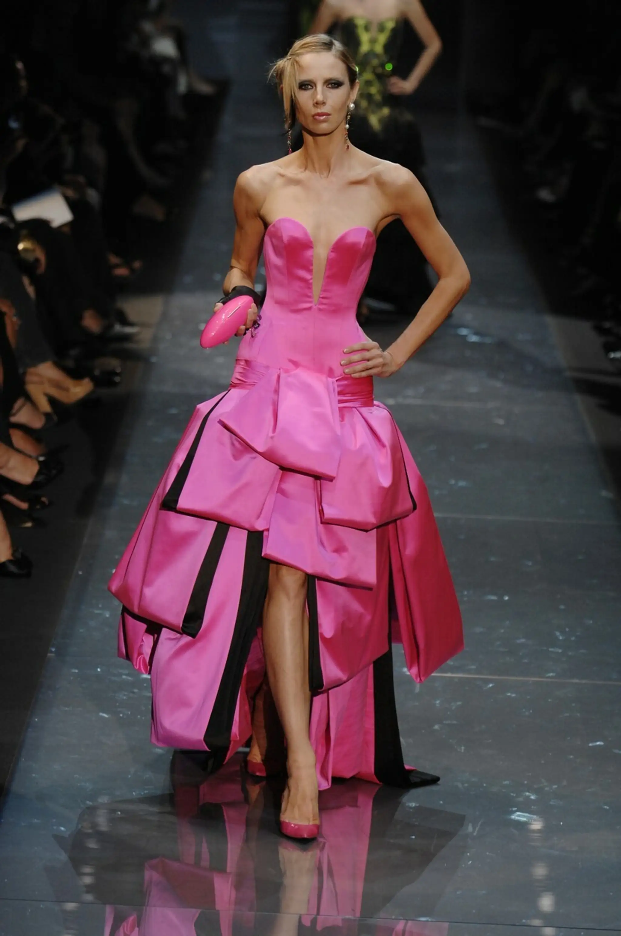 Paris Haute Couture módna prehliadka.