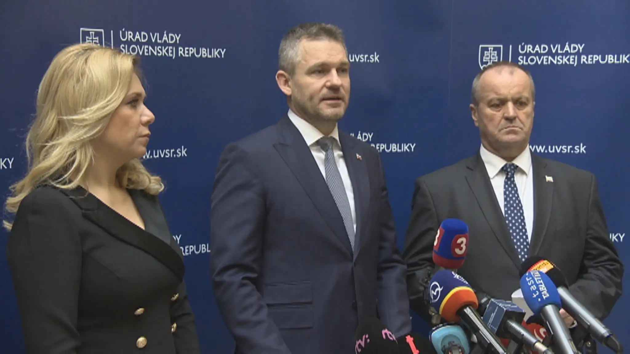Peter Pellegrini (v strede).
