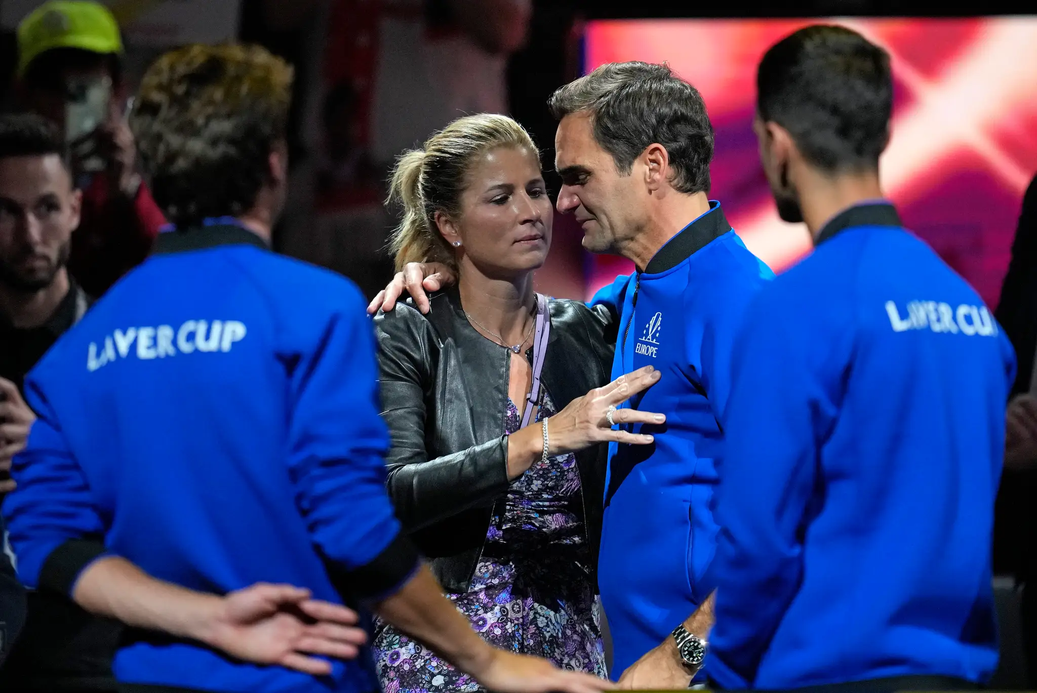 Roger Federer sa lúči s kariérou.
