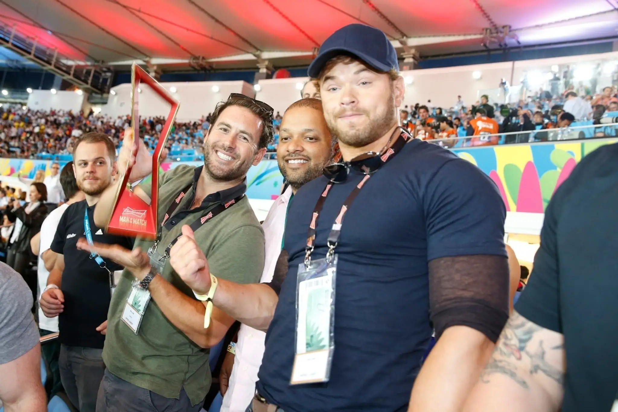 Herec Kellan Lutz s priateľmi