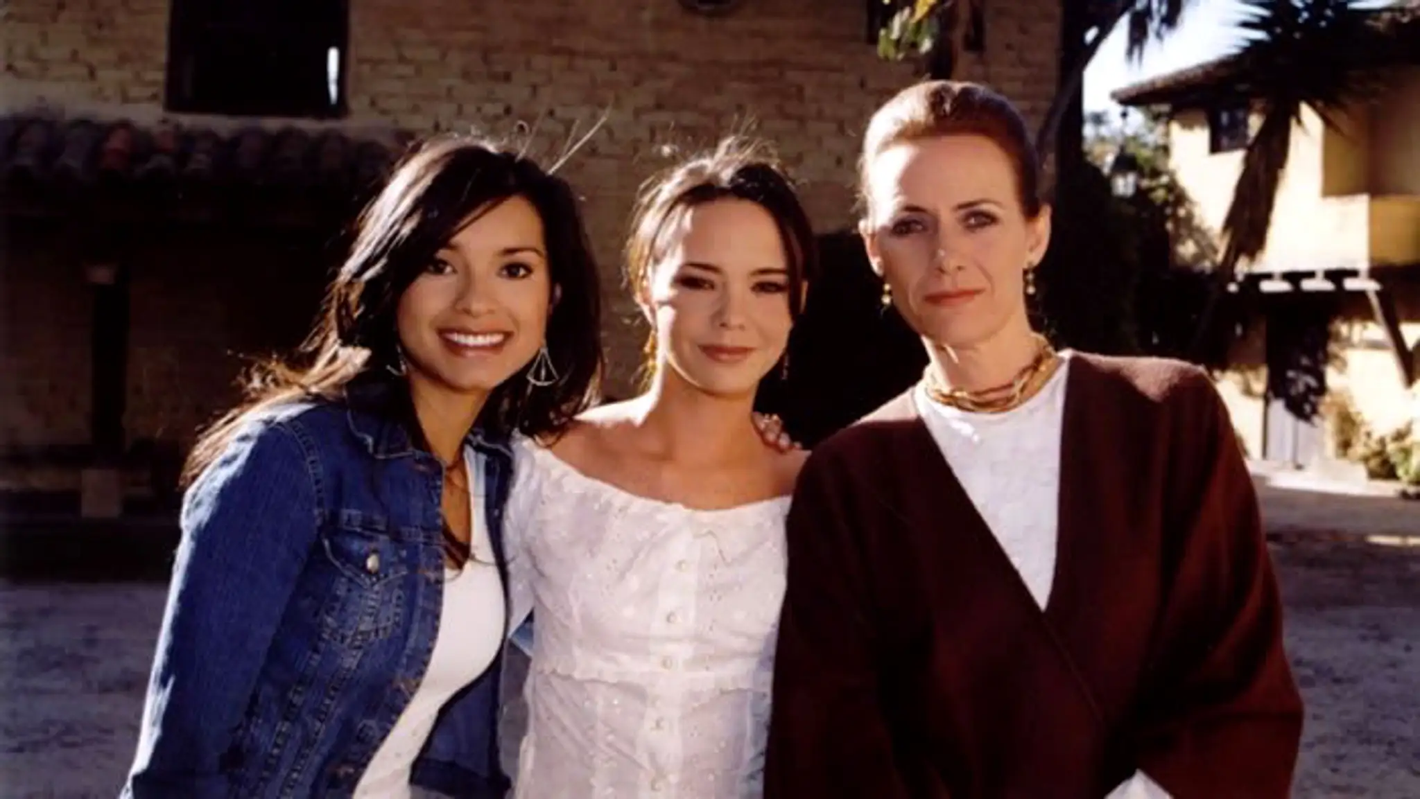 Skrytá vášeň - Jimena (Paola Rey), Sarita (Natasha Klauss) a Gabriela (Cristina Lilley)