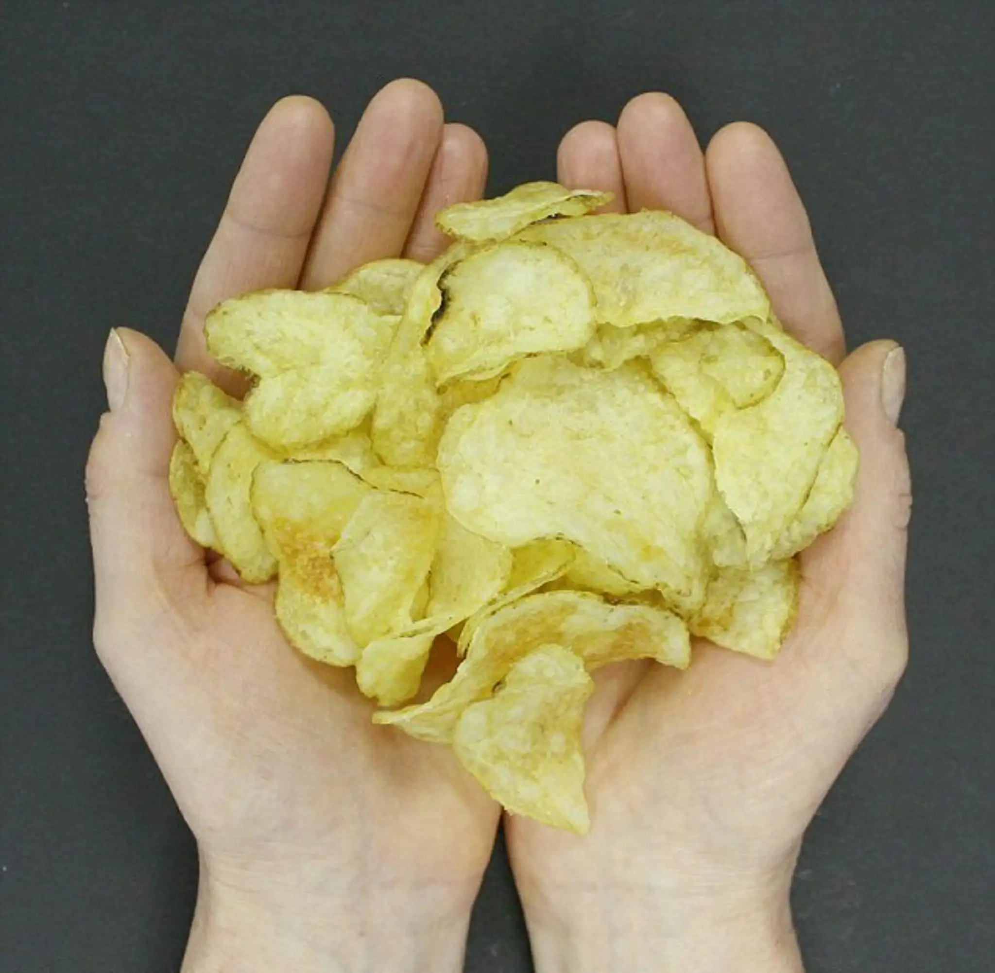 339523CC00000578-3559914-A_portion_of_crisps_is_30g_roughly_equal_to_a_normal_packet_of_c-a-7_1461827868641.jpg
