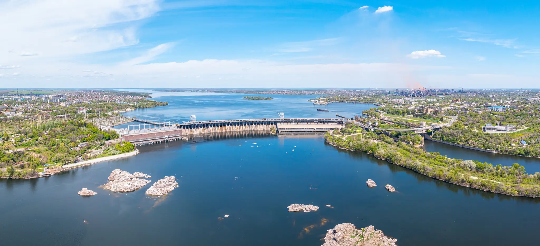 Hydroelektrická elektráreň v Dnipre na archívnej snímke z roku 2021.