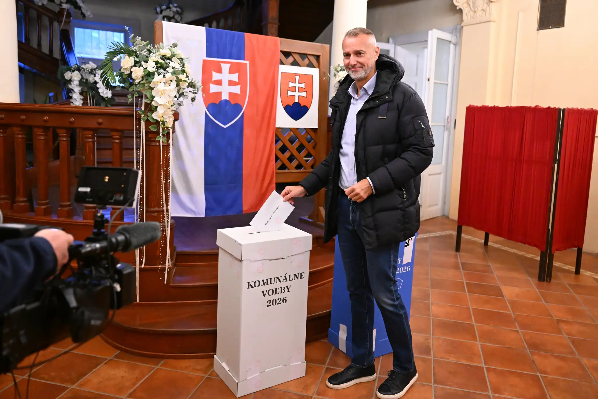 Hlas vo voľbách odovzdal aj predseda parlamentu Richard Raši