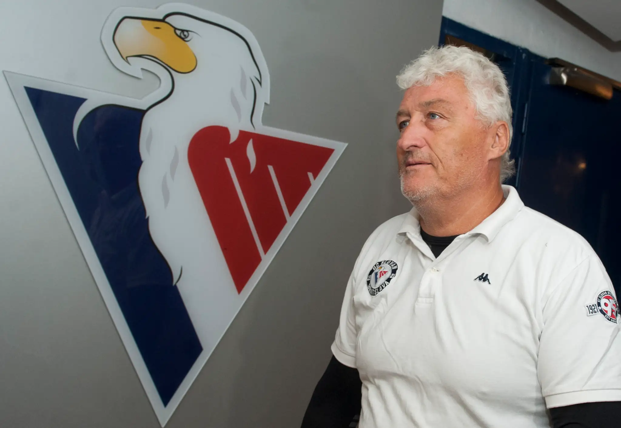 Na snímke tréner hokejistov HC Slovan Bratislava Miloš Říha počas brífingu s novinármi počas štartu letnej prípravy.