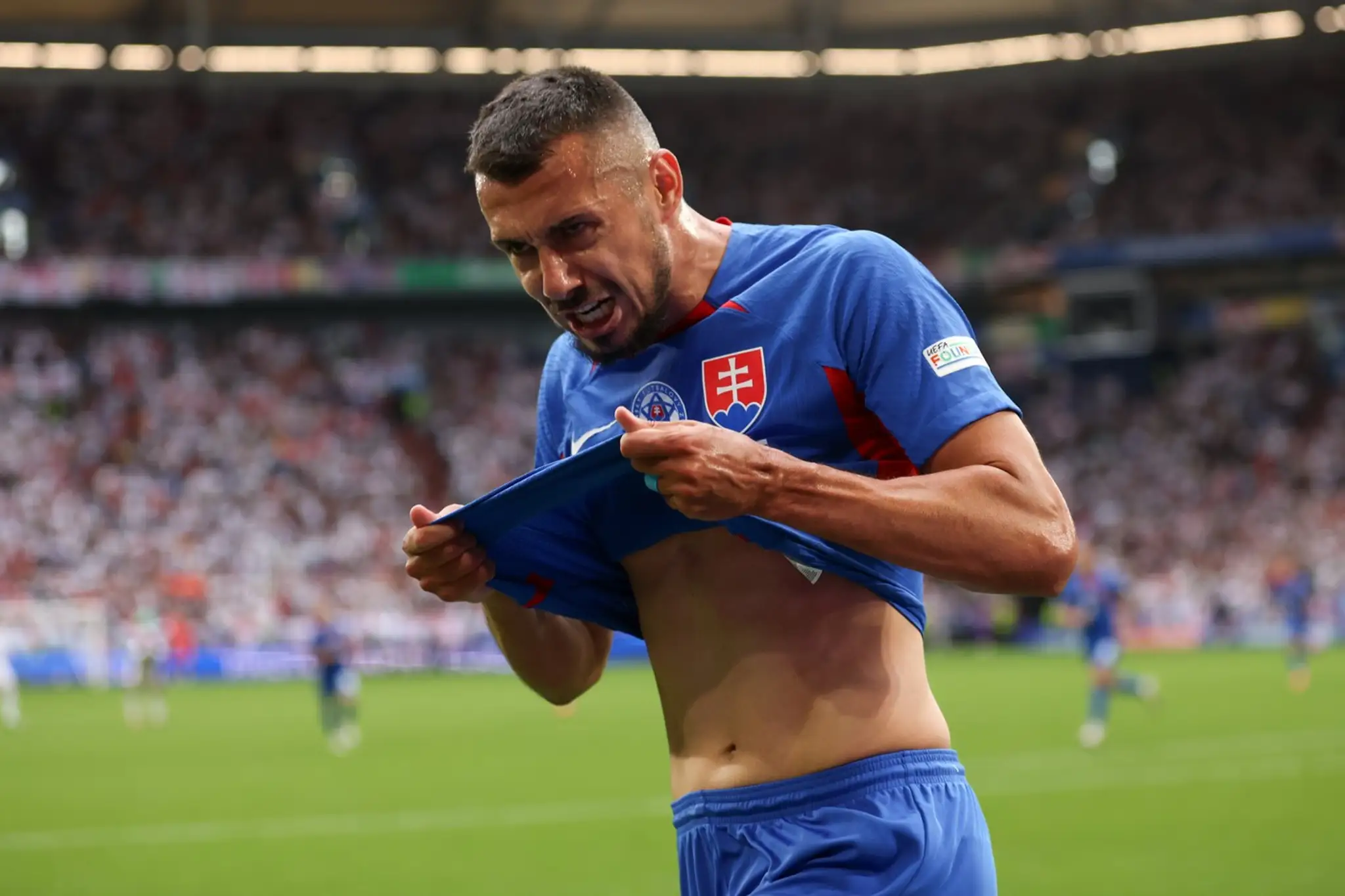 Ivan Schranz oslavuje gól proti Anglicku v osemfinále ME 2024.
