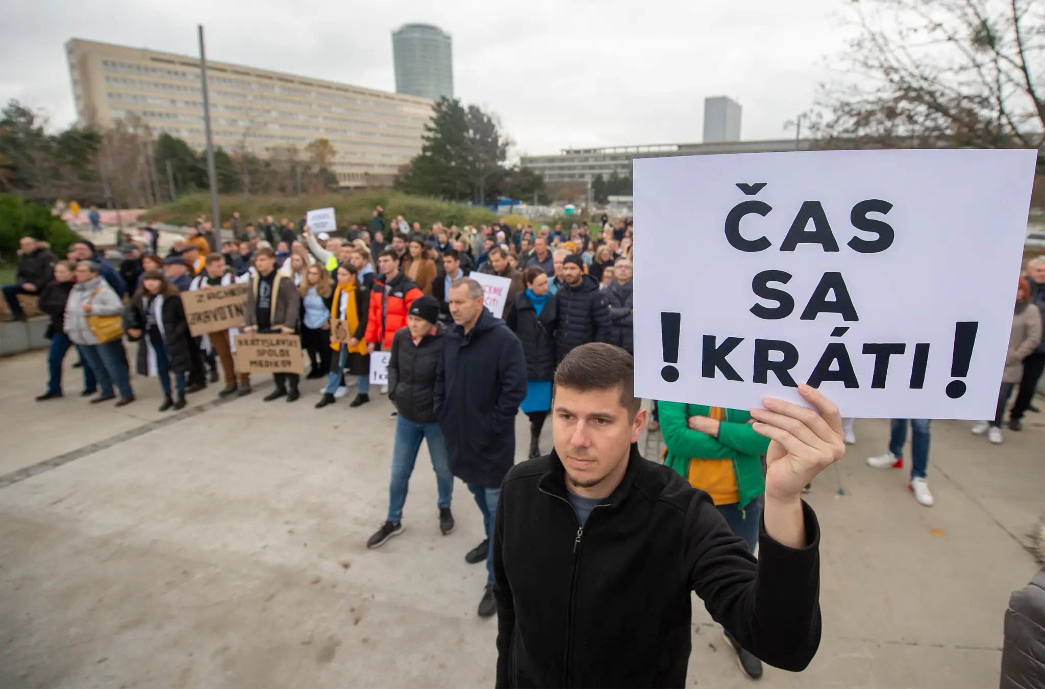 Protest Lekárskeho odborového združenia - Zachráňme zdravotníctvo