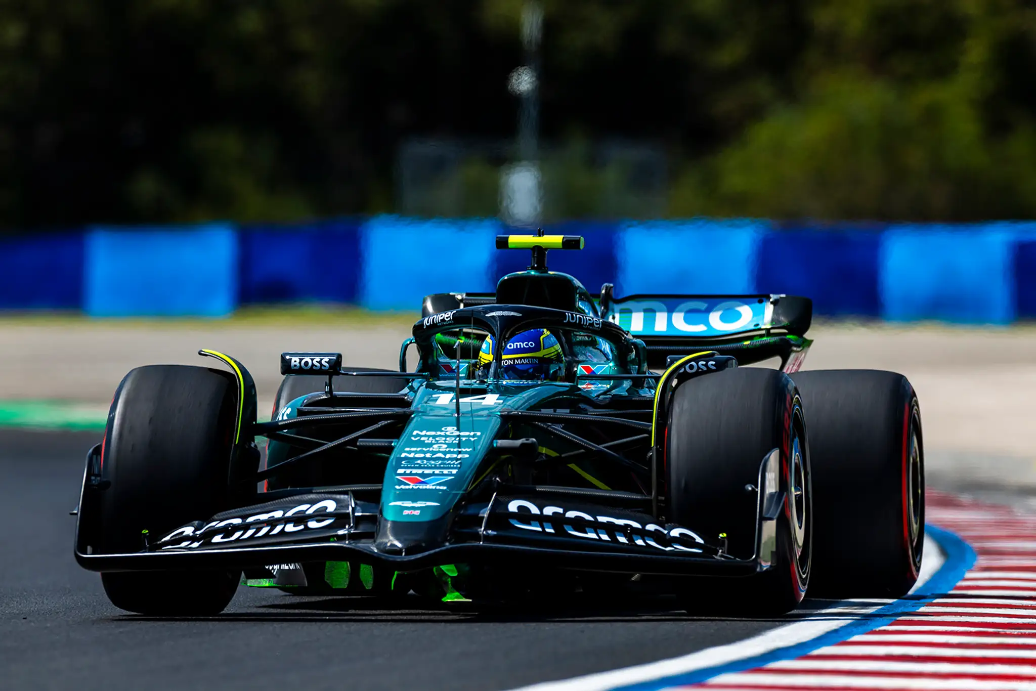 Španiel Fernando Alonso z Aston Martinu.