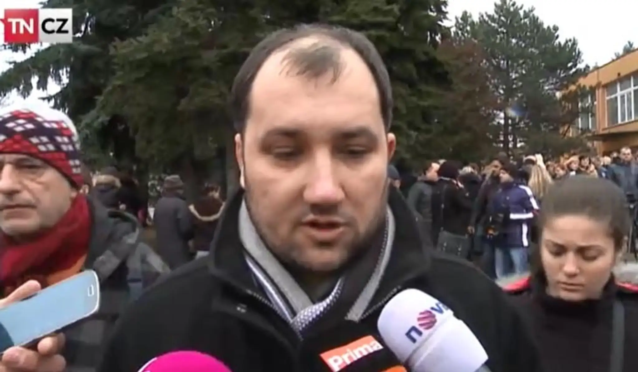 Petr Gabriel sa ukrýval na toalete.
