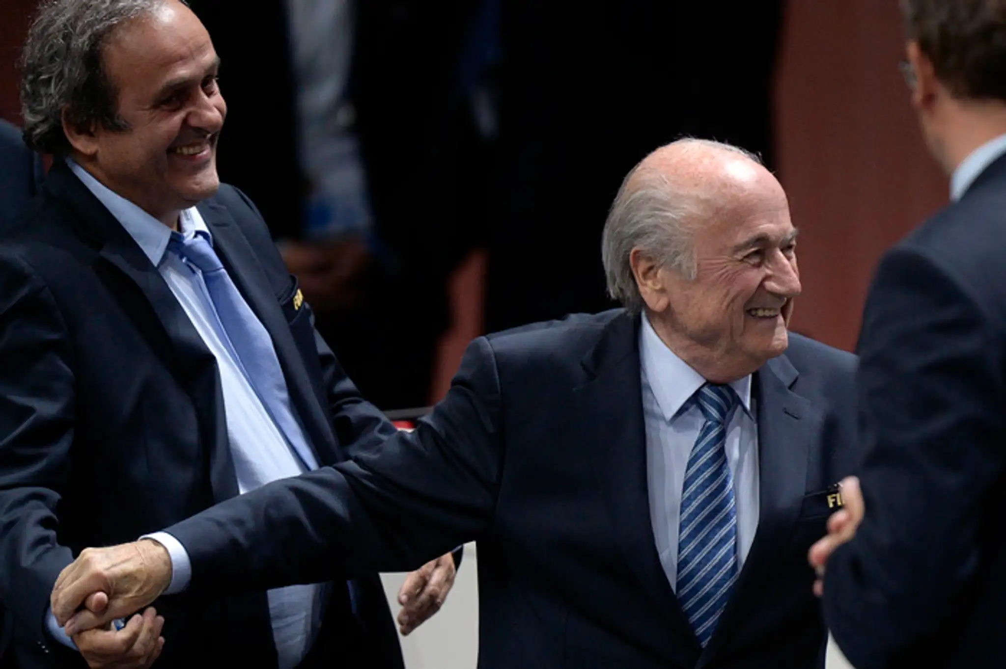 Michel Platini a Sepp Blatter po voľbe prezidenta FIFA.