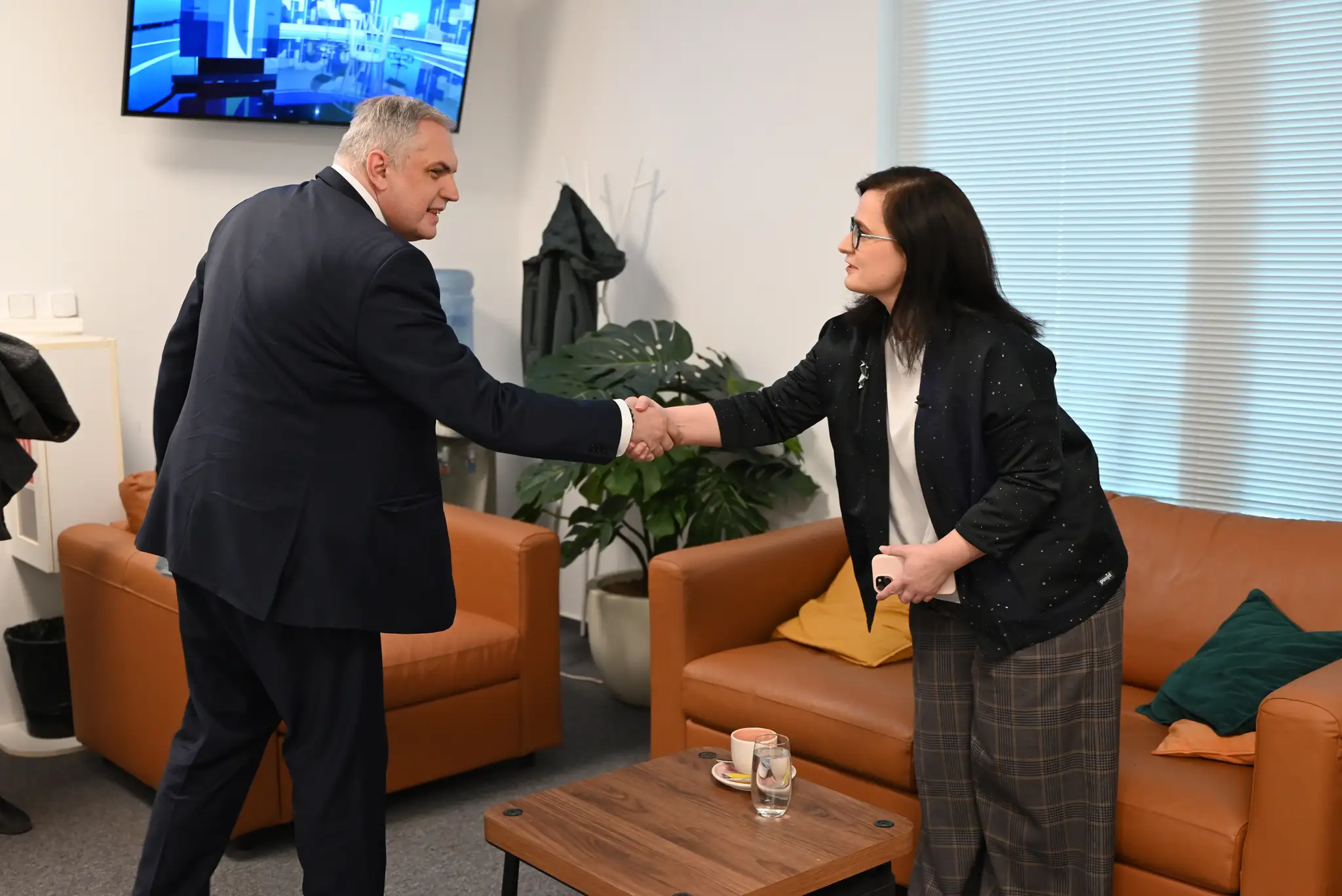 Hosťami relácie Na telo boli Roman Michelko (SNS) a Zuzana Mesterová (PS)