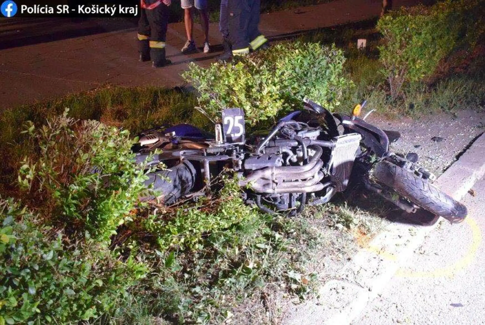 Motorkár nezvládol riadenie a narazil do stĺpa.