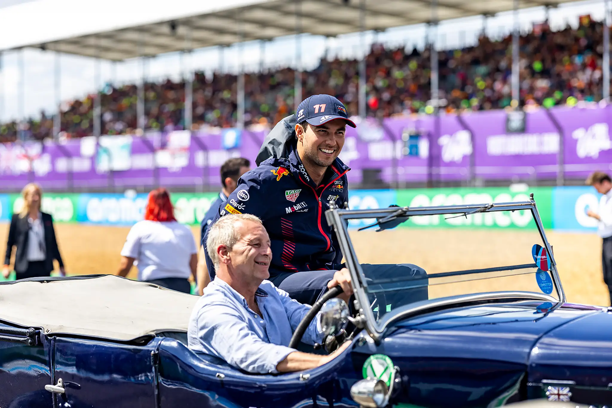 Sergio Pérez prichádza na trať.