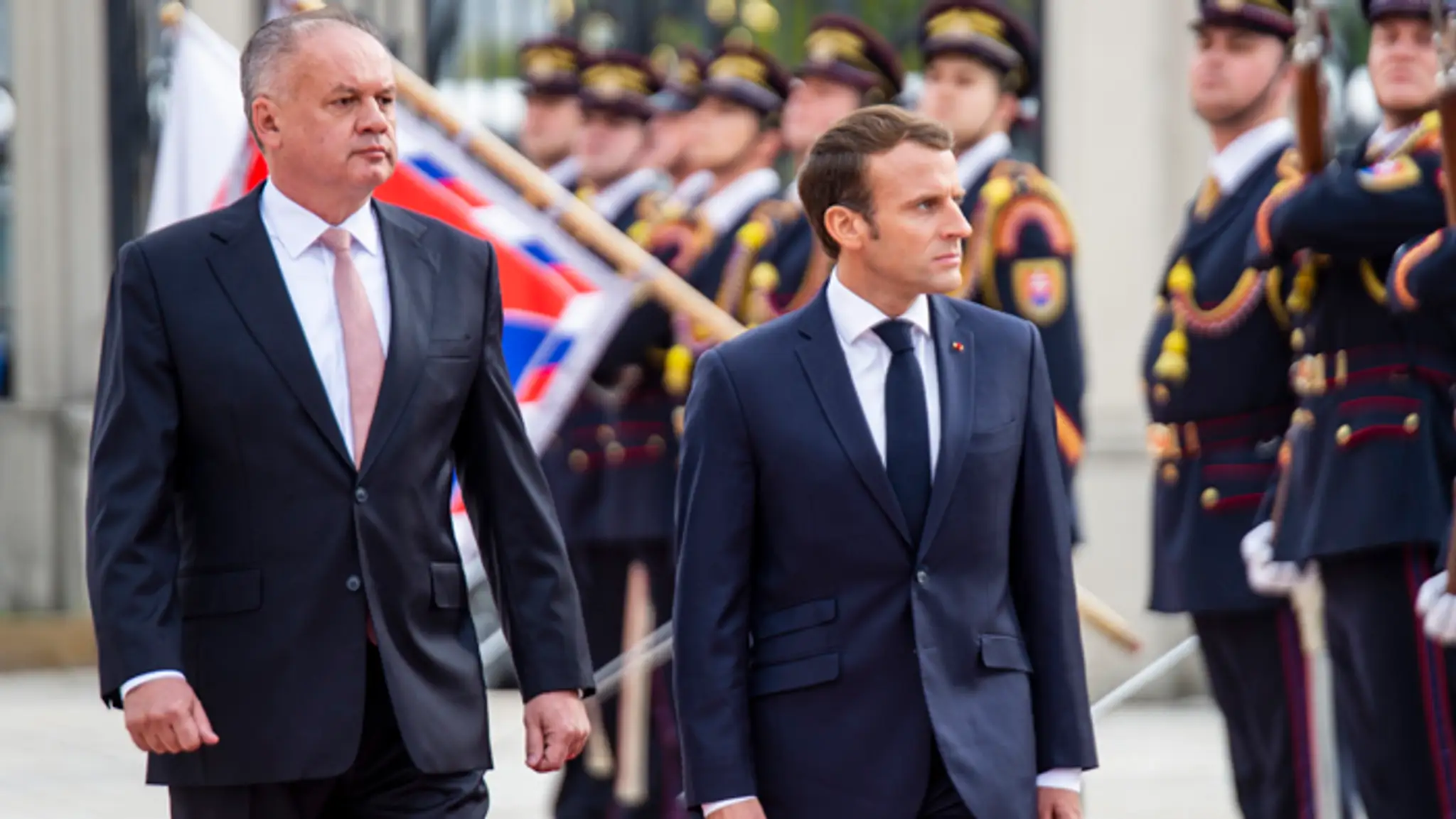 Francúzsky prezident Emmanuel Macron pricestoval na oficiálnu jednodňovú návštevu Slovenska.