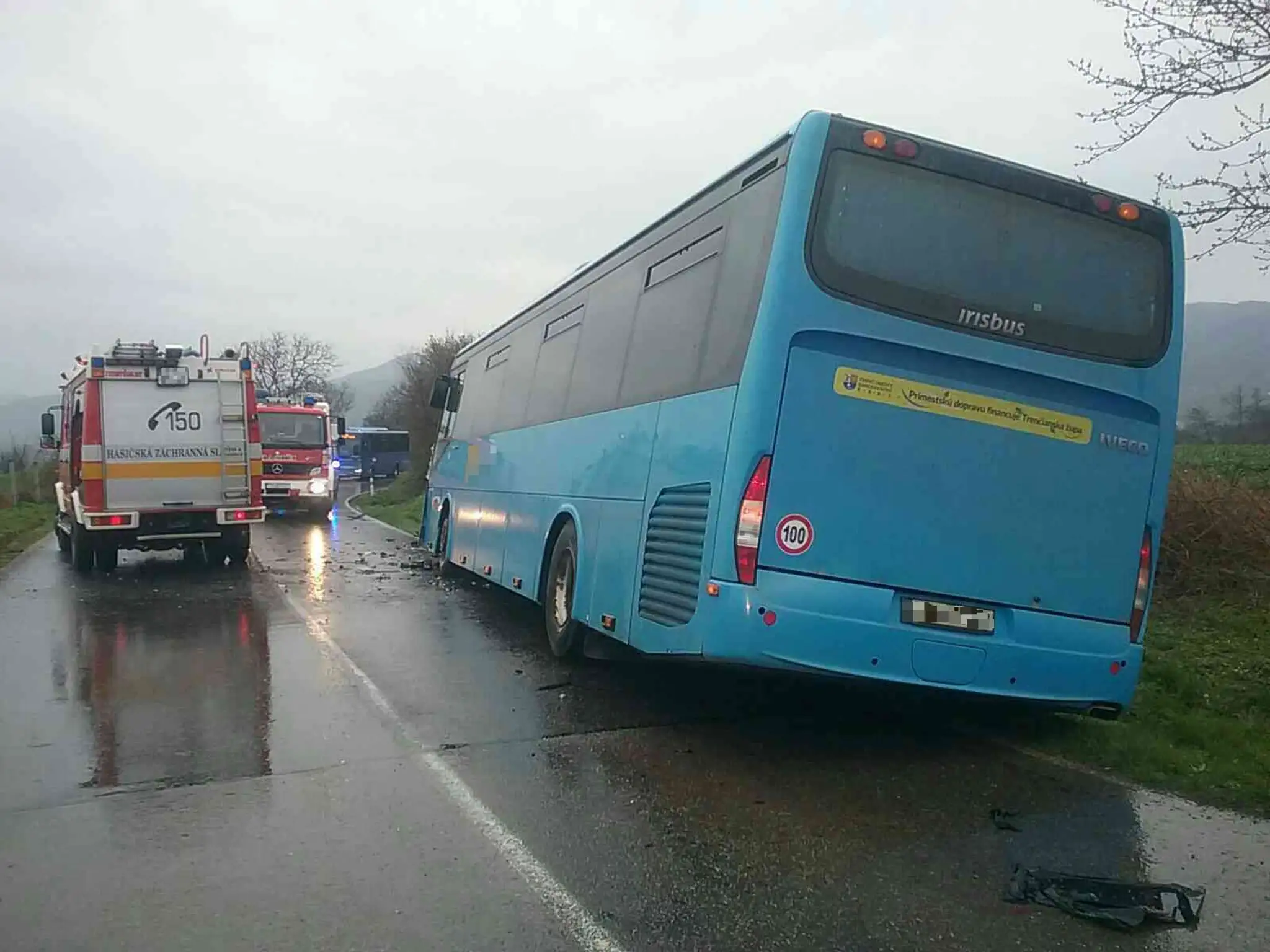 Zrážka auta s autobusom