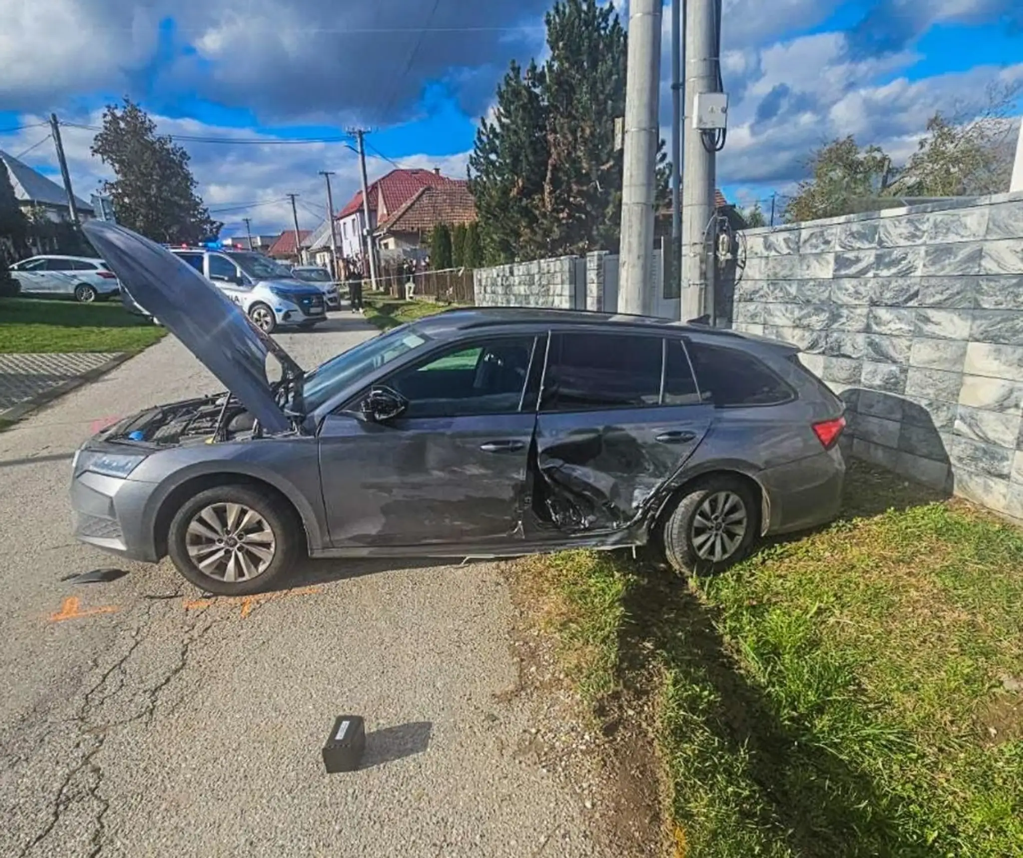 Auto po nehode v obci Geča.