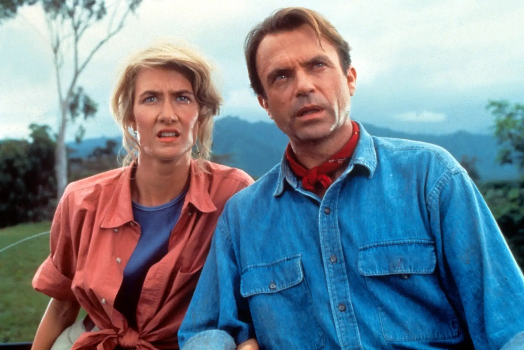 Laura Dernová a Sam Neill vo filme Jurský park.