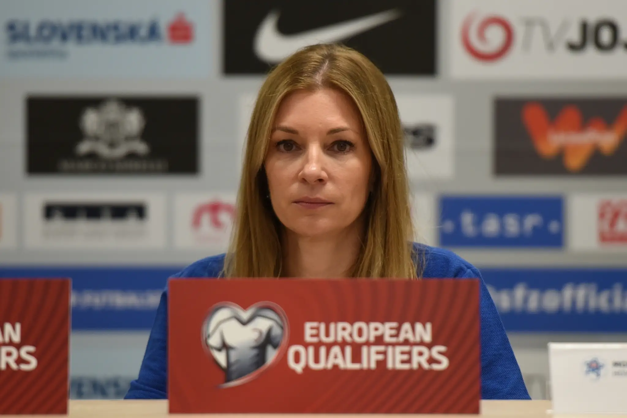 Sprava kouč reprezentácie Pavel Hapal a asistent Oto Brunegraf na tréningu pred duelom kvalifikácie na EURO 2020 proti Walesu.