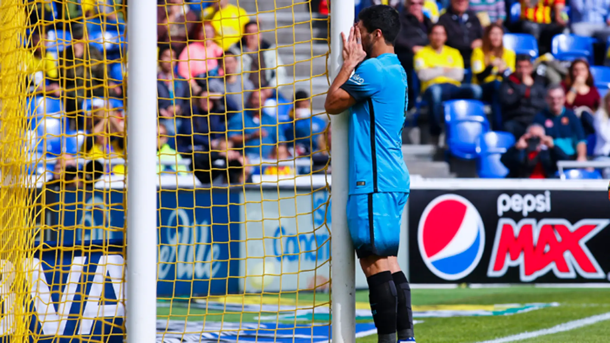 Luis Suarez reaguje v zápase proti Las Palmas.