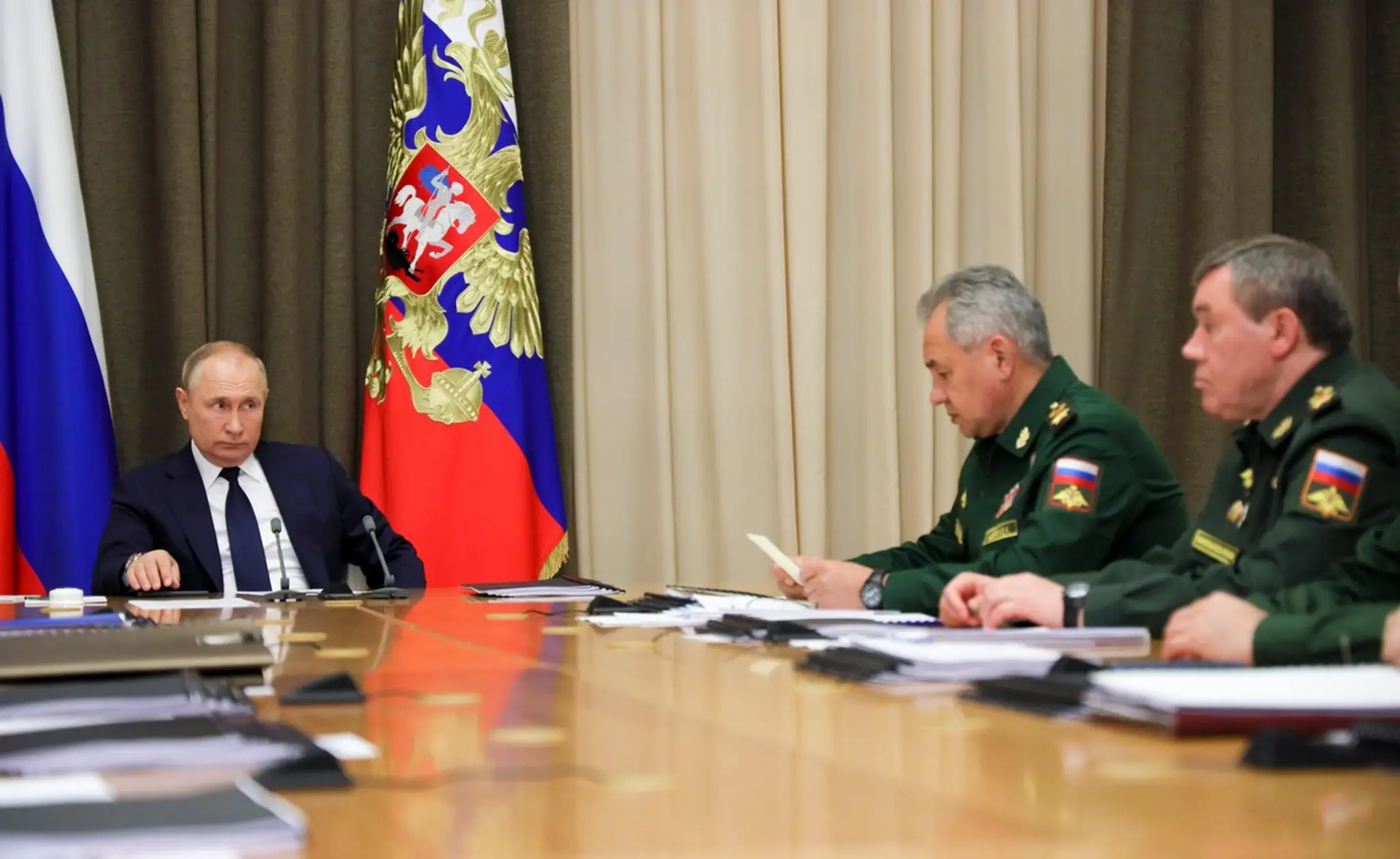 Ruský prezident Vladimir Putin, minister obrany RF Sergej Šojgu a náčelník generálneho štábu ozbrojených síl RF Valerij Gerasimov.