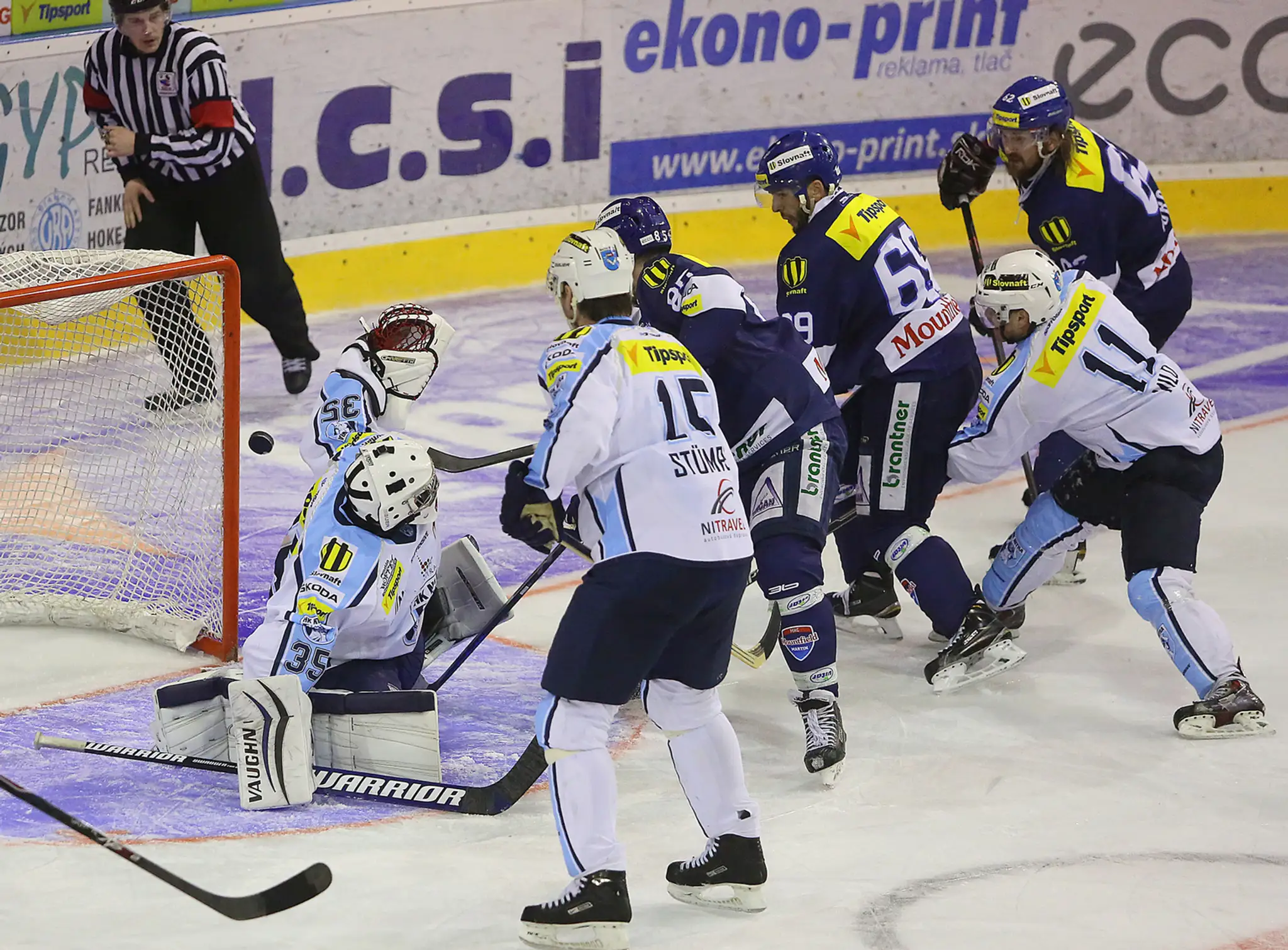 Hráč Martina Vítězeslav Bílek skóruje na 2:1