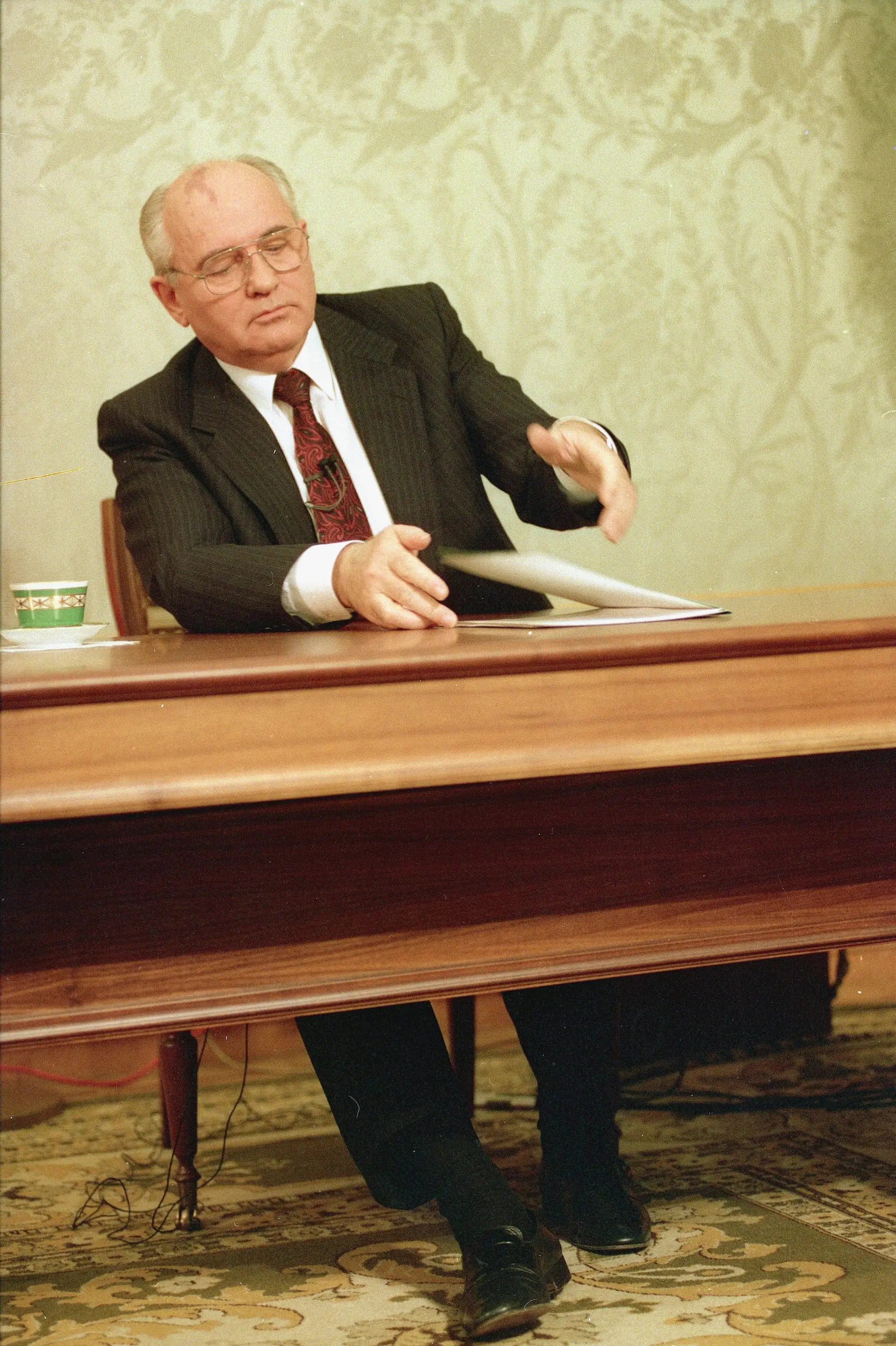 Michail Gorbačov počas odstúpenia v roku 1991.