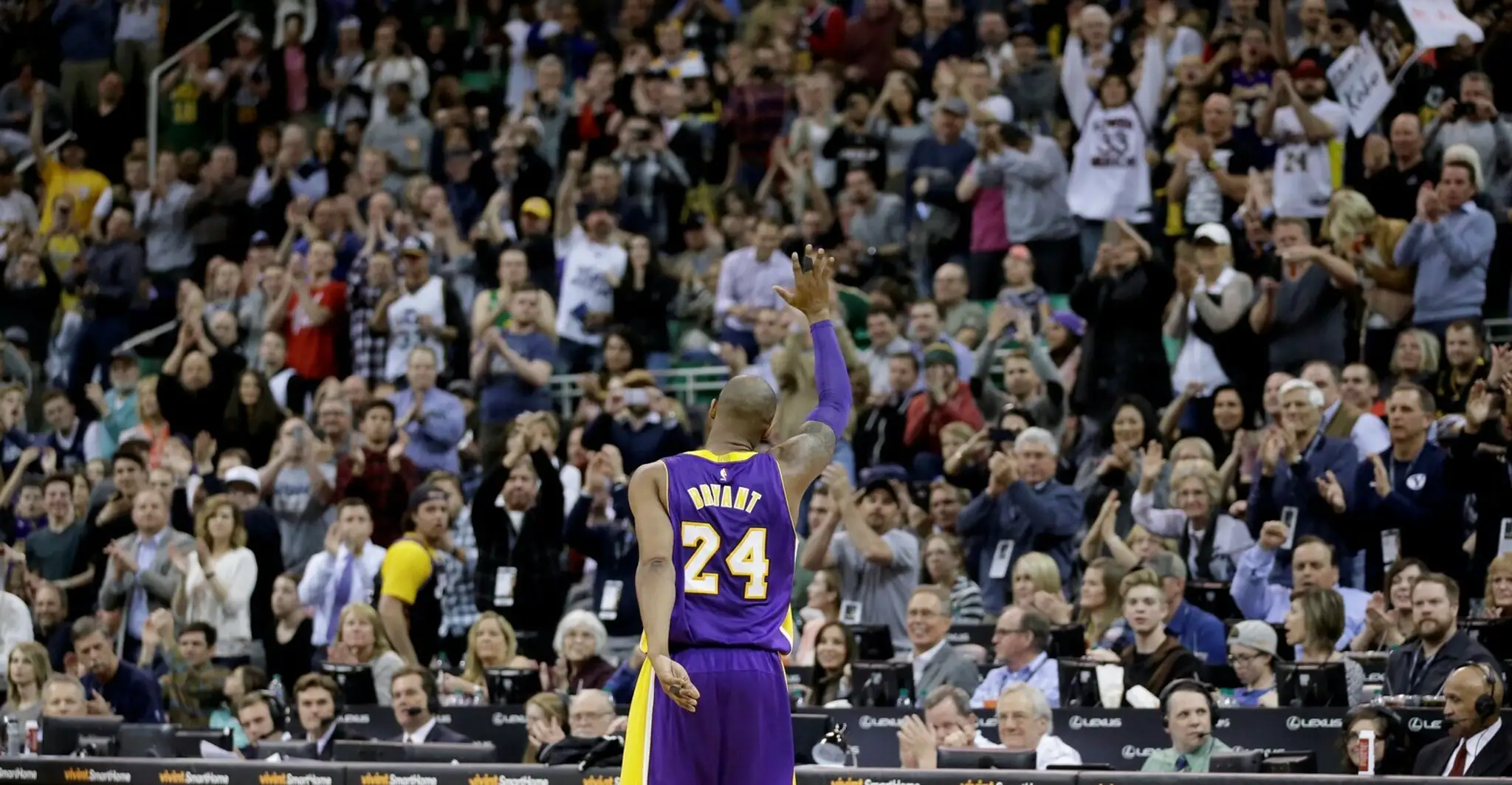 Správa o smrti rozplakala aj Tysona Chandlera z Houston Rockets.