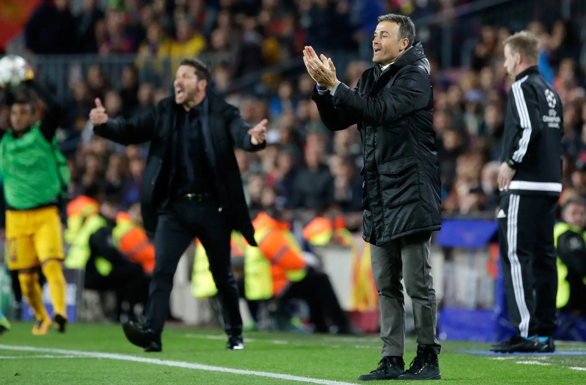 Tréner Barcelony Luis Enrique a tréner Atletica Diego Simeone.
