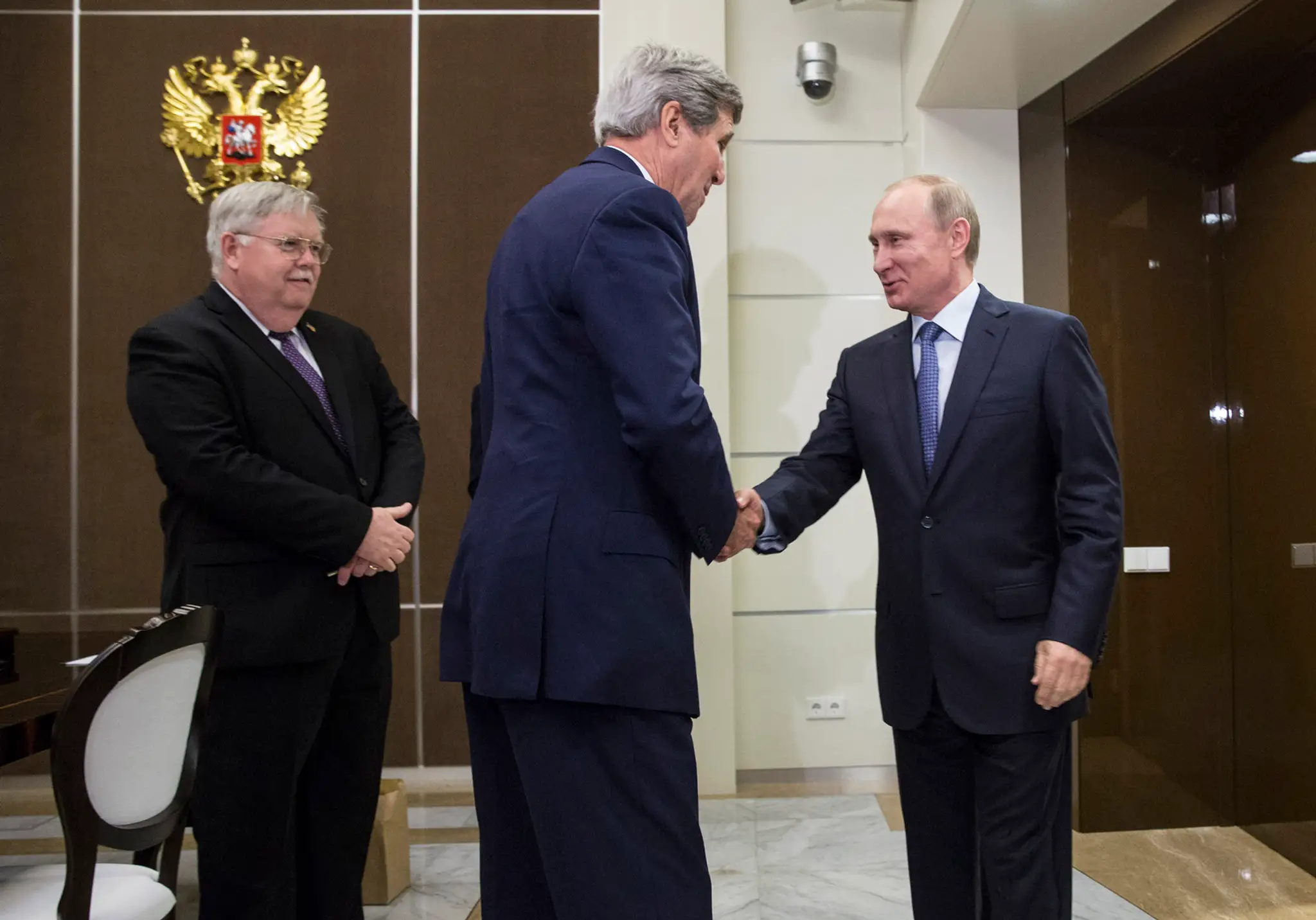 Sergej Lavrov a John Kerry na stretnutí v Soči