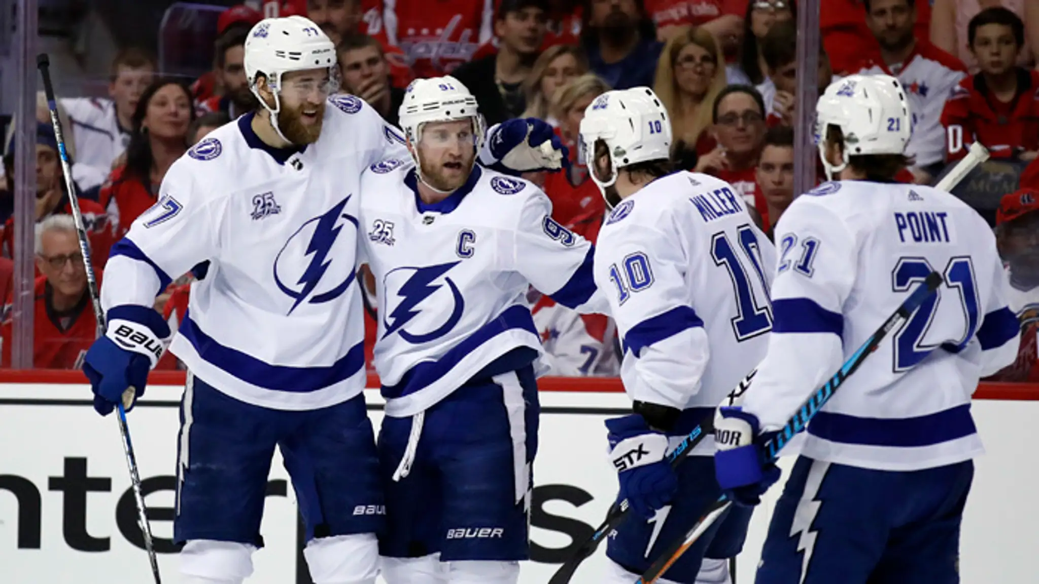 Hokejisti Tampy Bay Lightning uspeli na ľade Washingtonu Capitals 4:2.