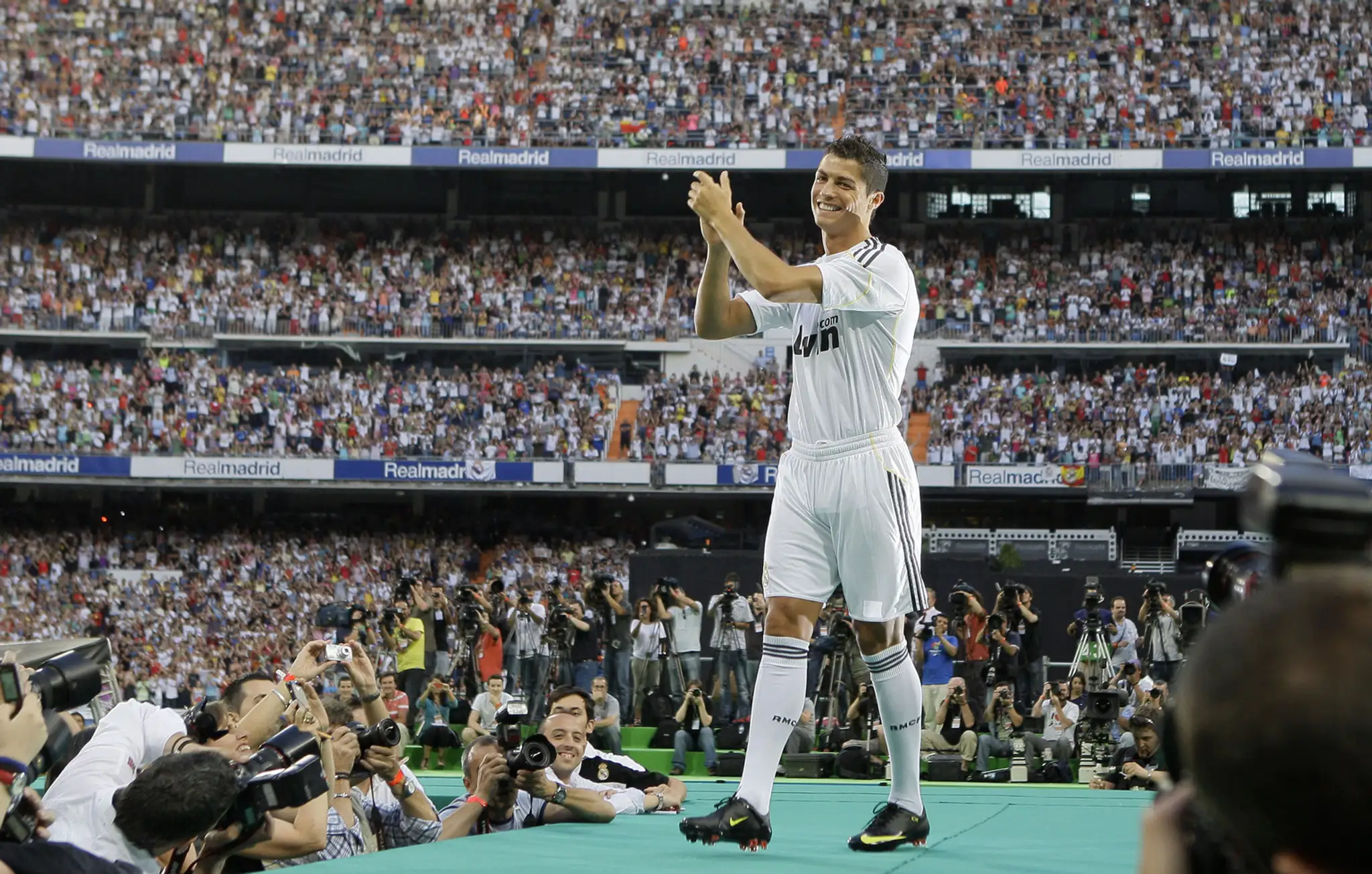 Cristiano Ronaldo na archívnej snímke počas poredstavenia v Reale.