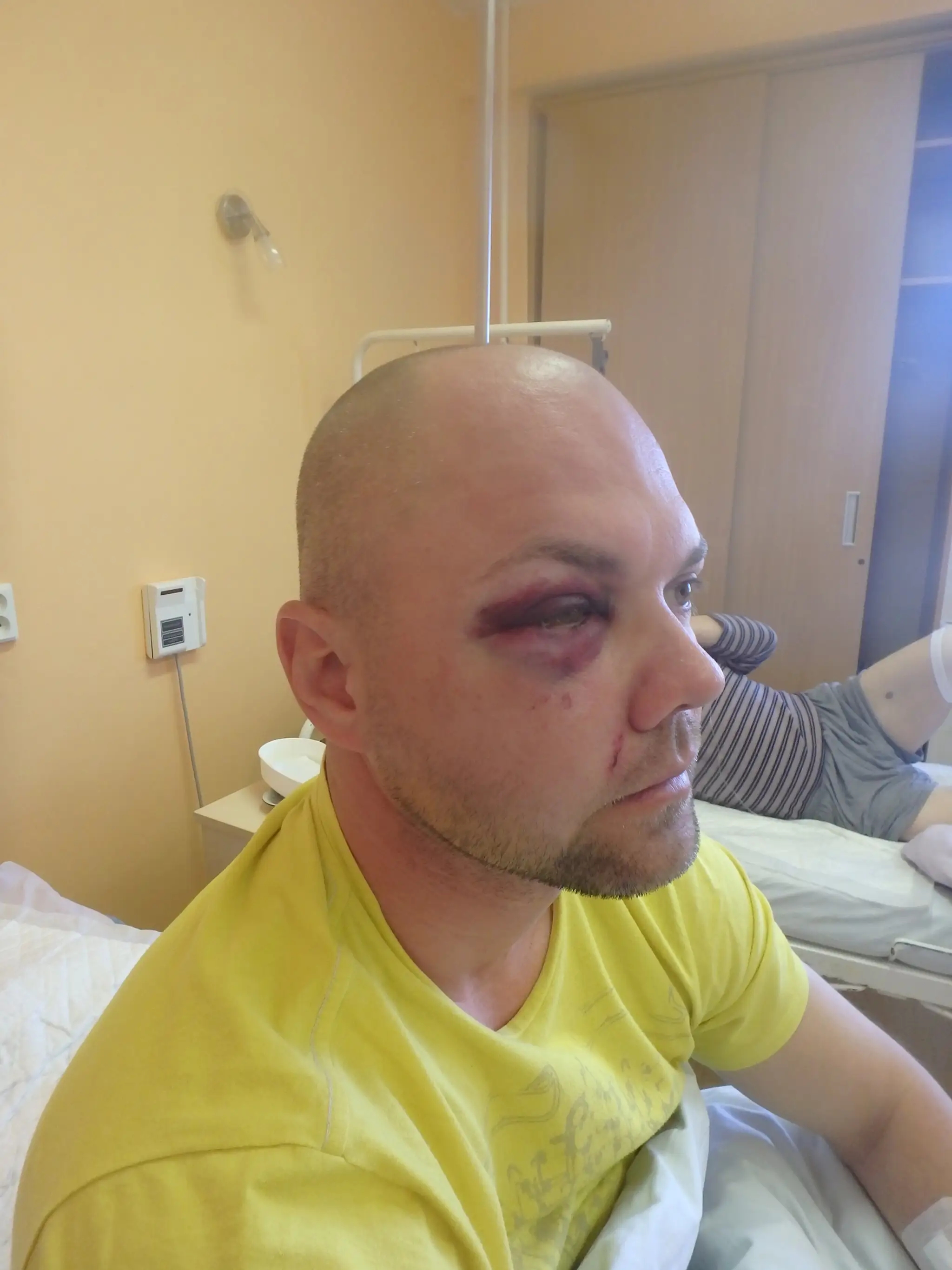 napadnutý policajt mimo služby SNV.JPG