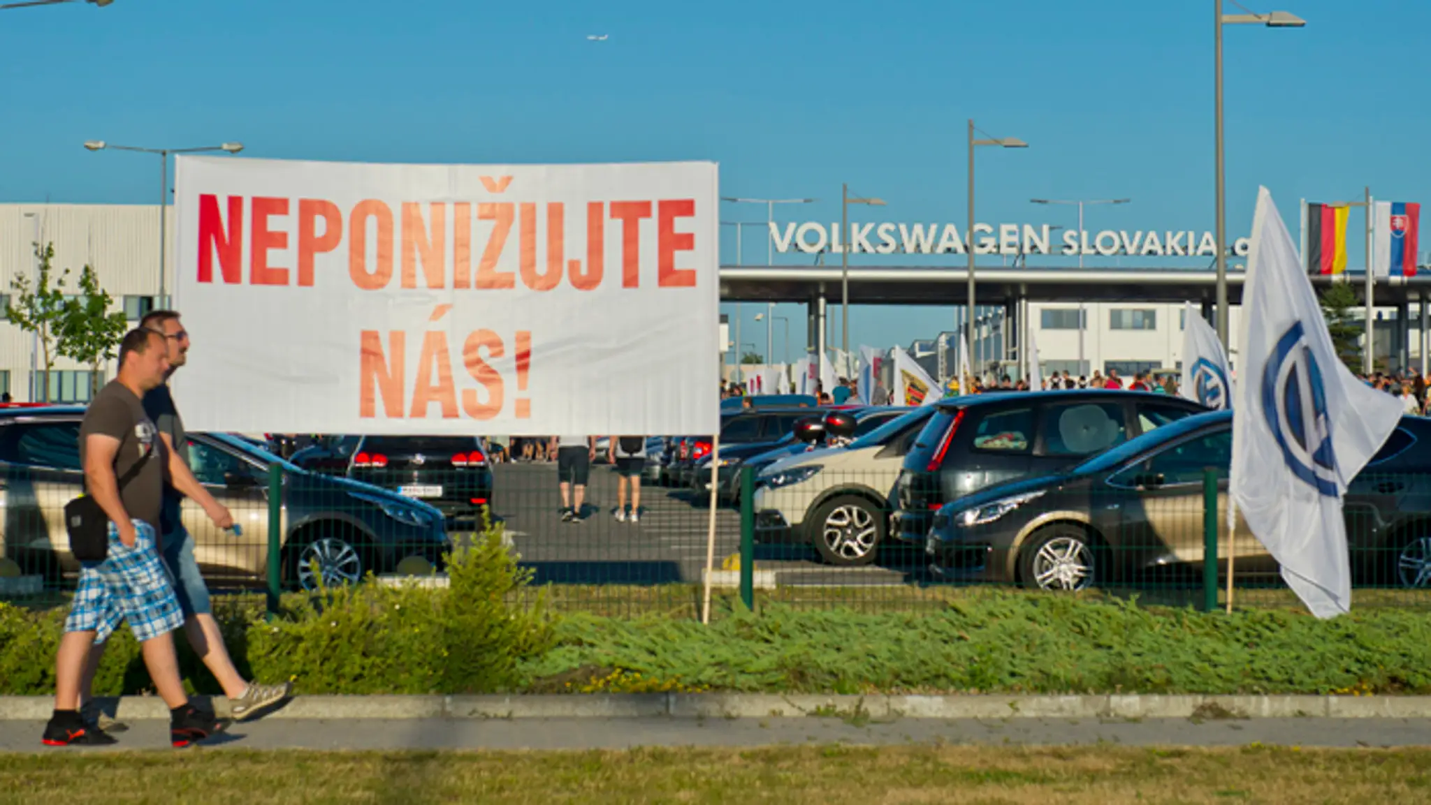 Ostrý štrajk zamestnancov  automobilky Volkswagen Slovakia.