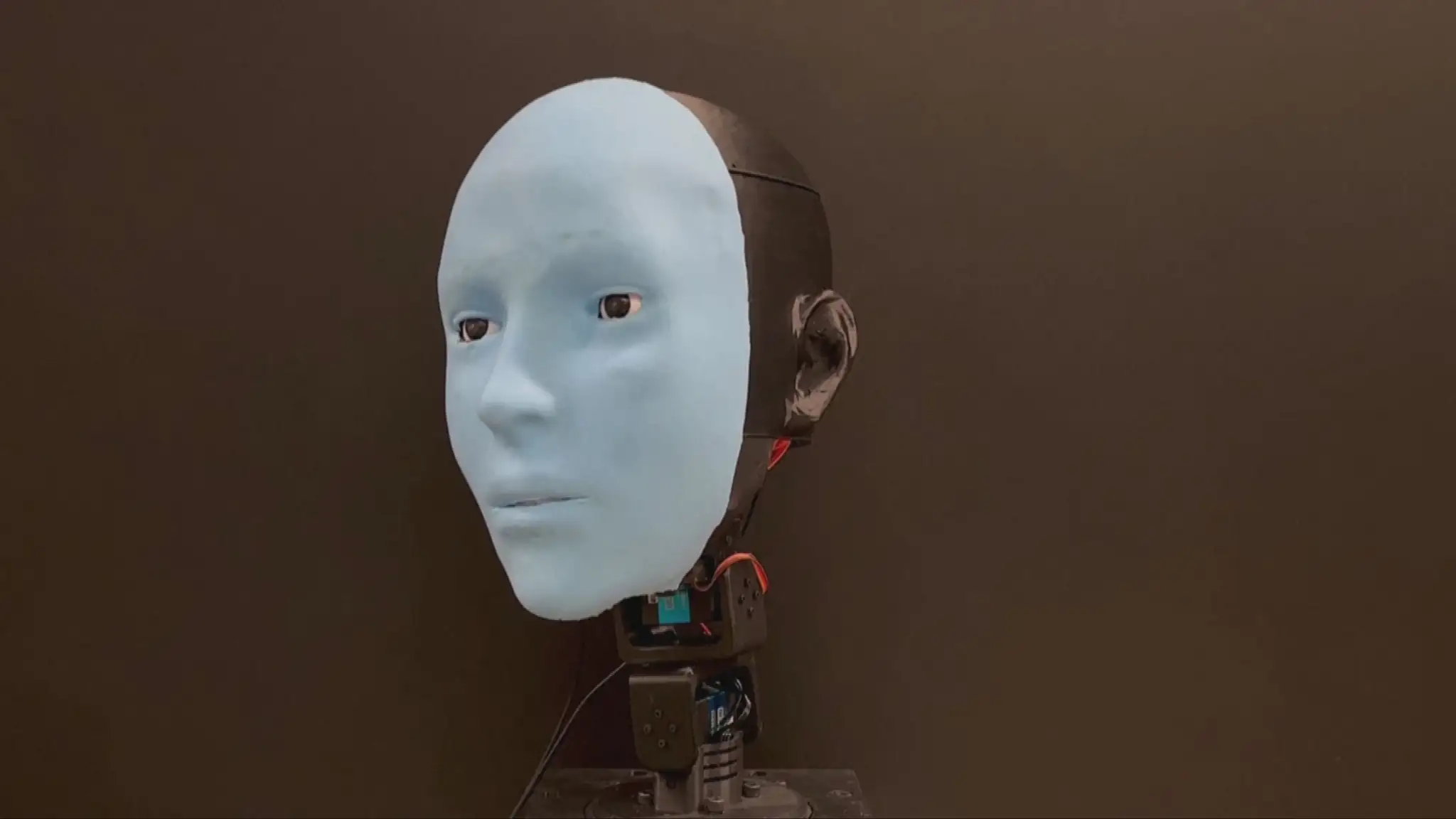Robot Emo.