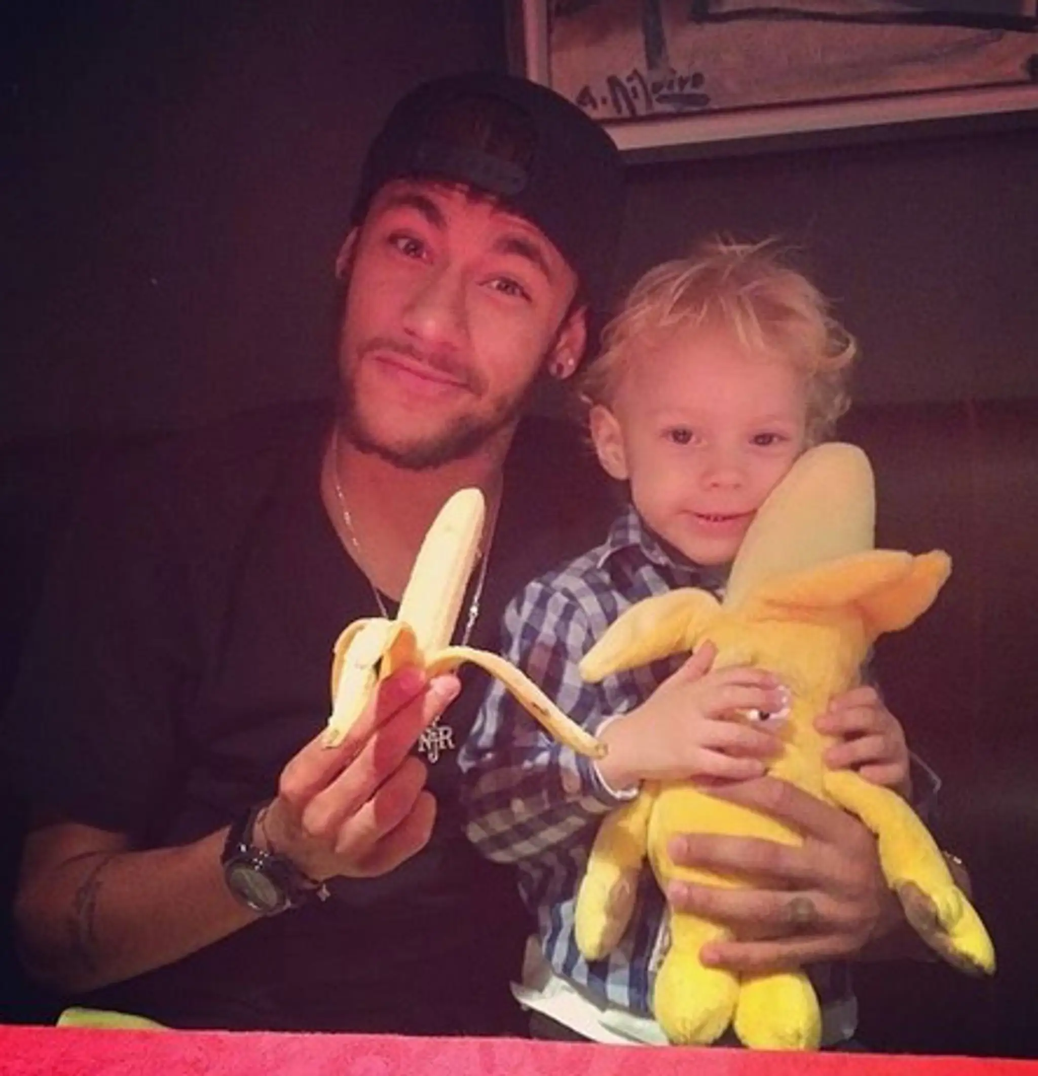Neymar so synom a banánom