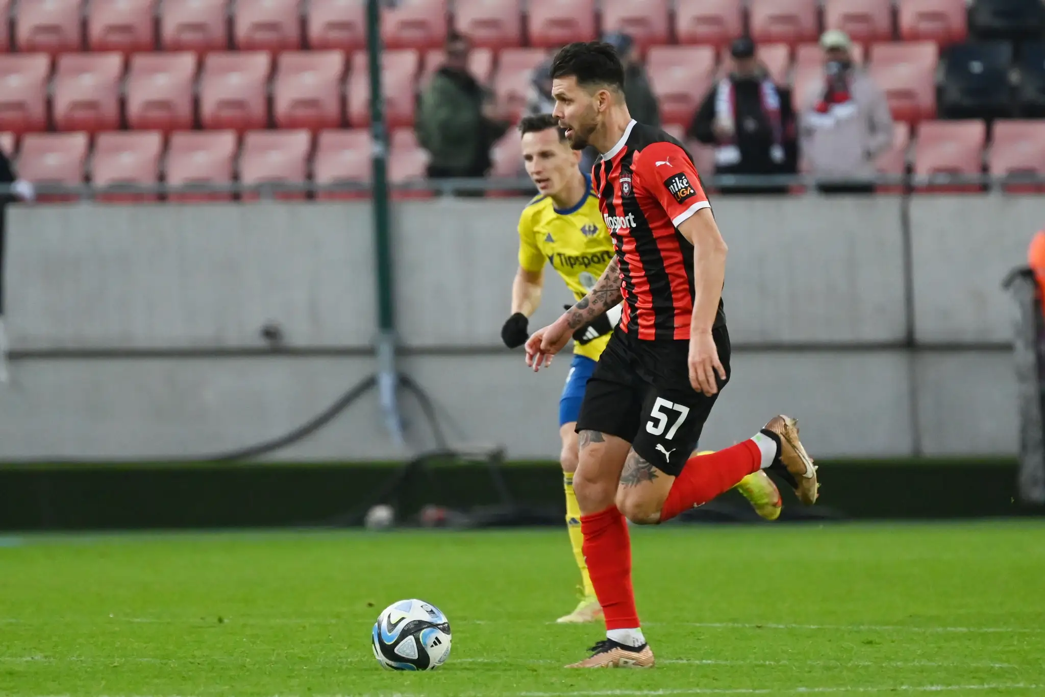 Trnavčan Michal Ďuriš počas zápasu 18. kola Niké ligy proti Michalovciam.