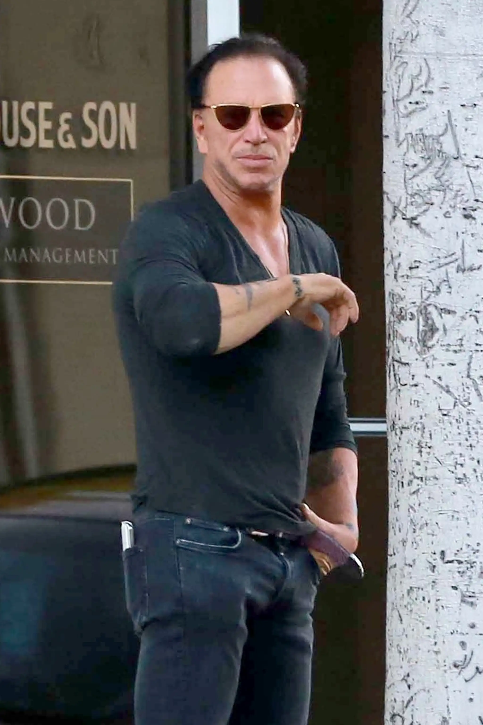 Mickey Rourke vyzerá celkom k svetu