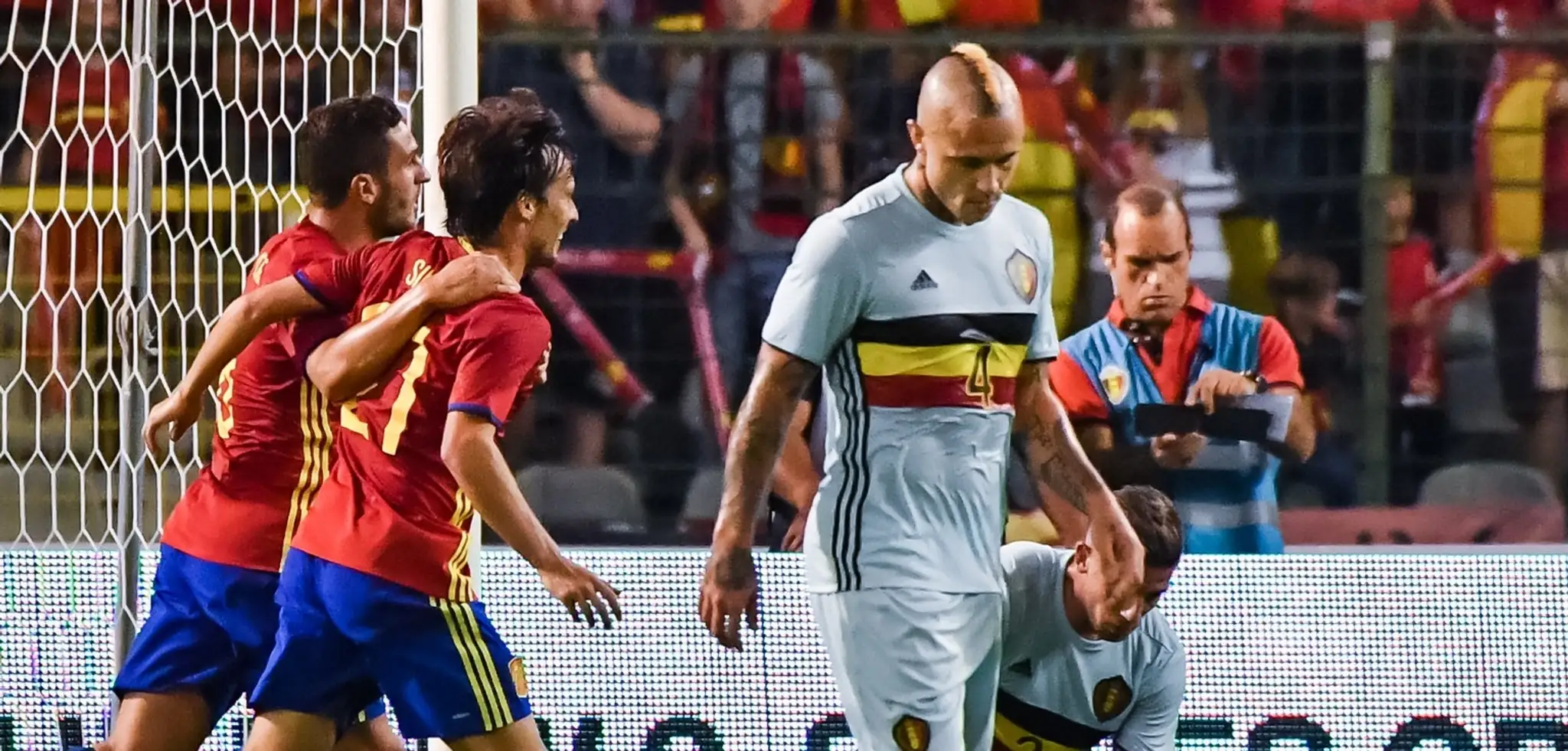 V strede Radja Nainggolan počas prípravného zápasu Taliansko - Belgicko.